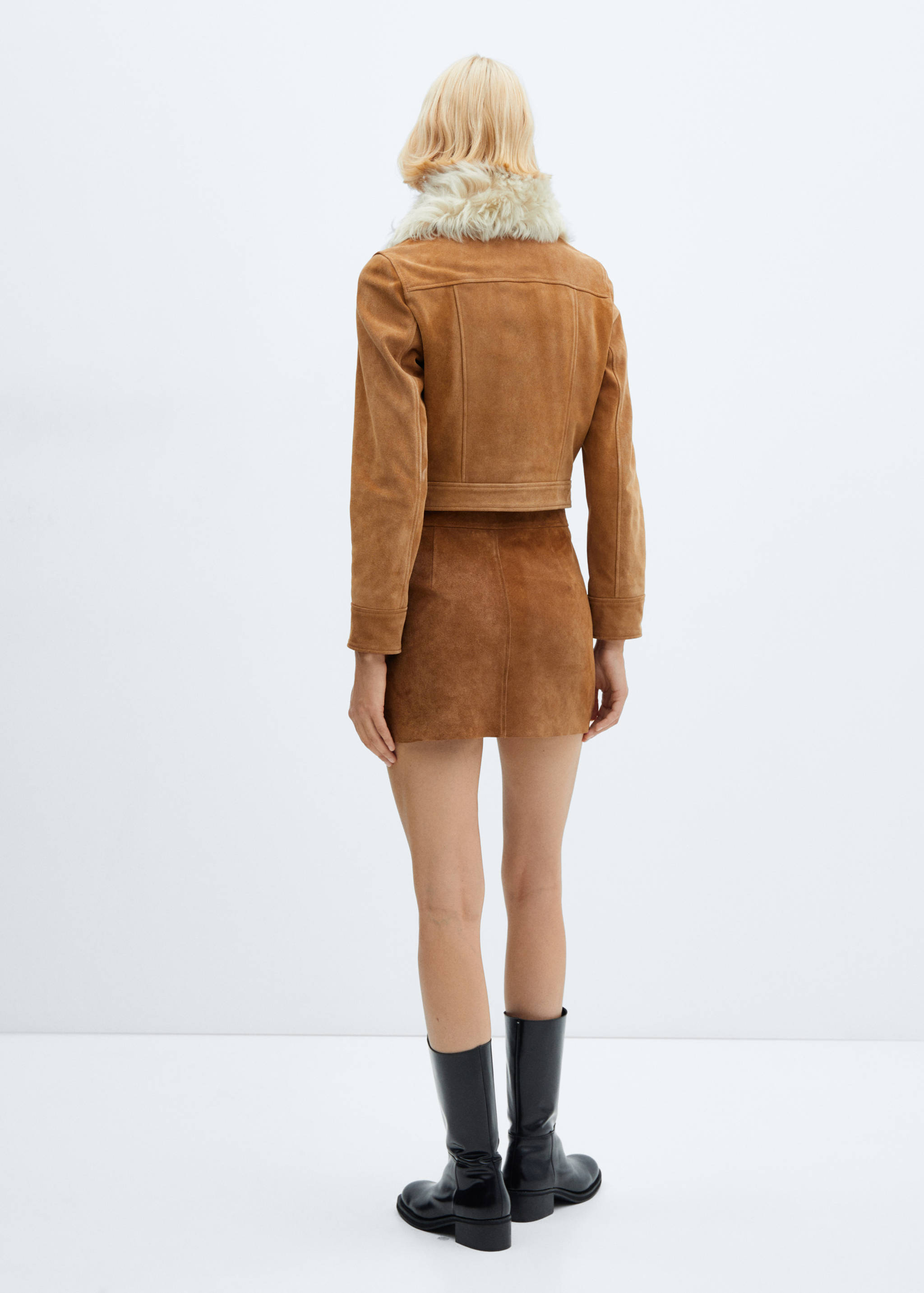 Leren rok met knopen - Achterkant van het artikel