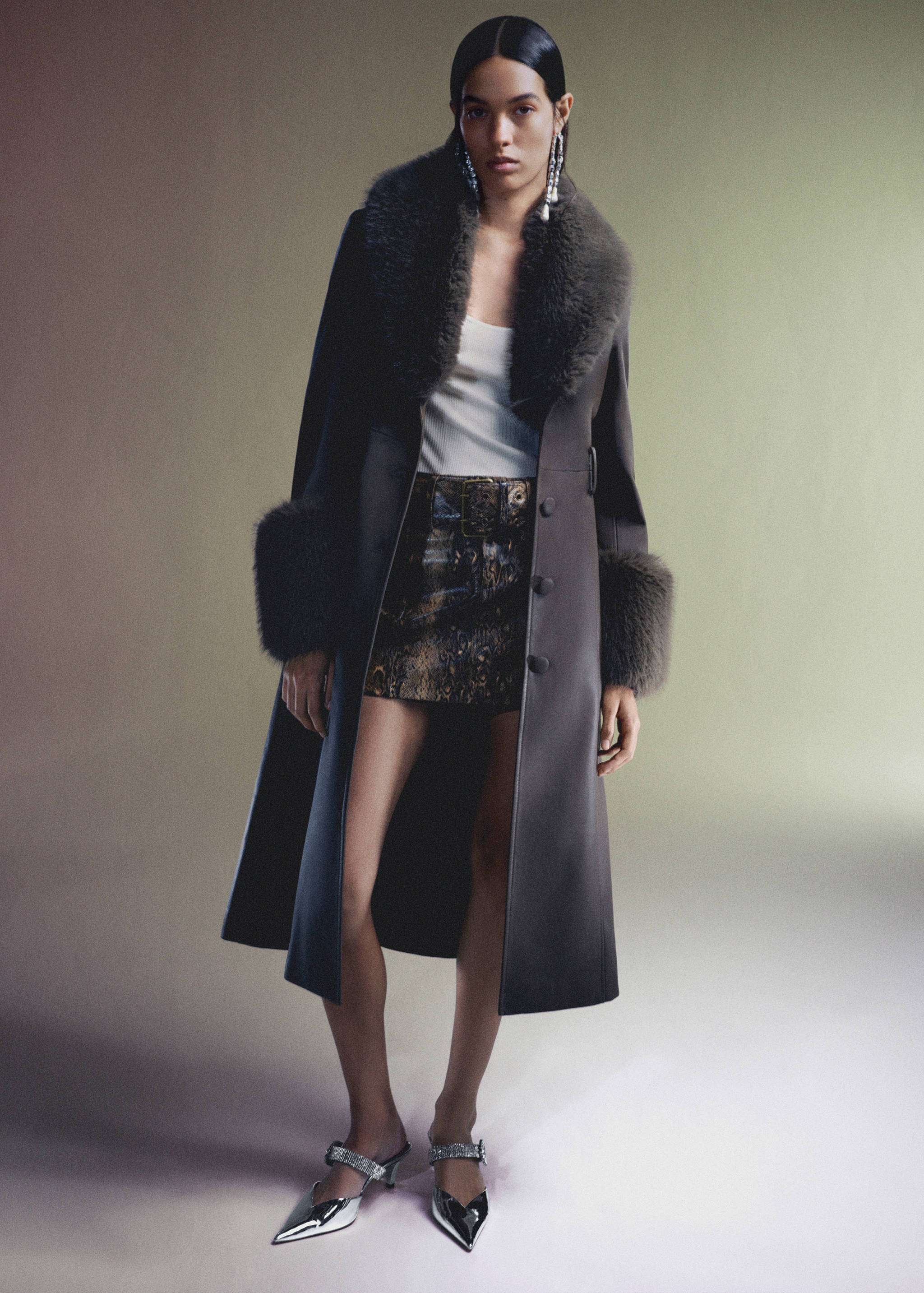 Faux-leather coat with fur-effect trim - Details of the article 7