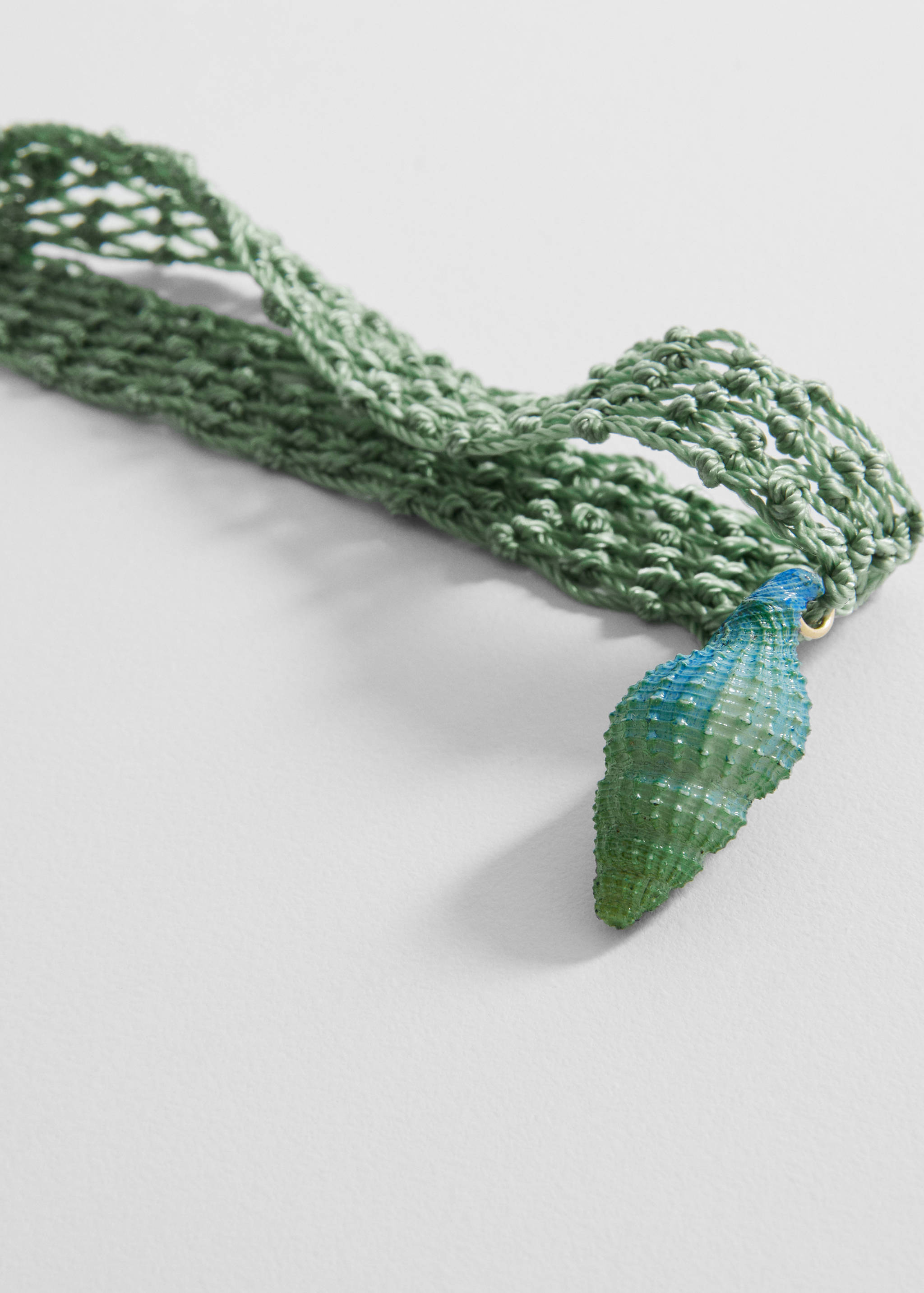 قلادة صدفية - رؤية وسط