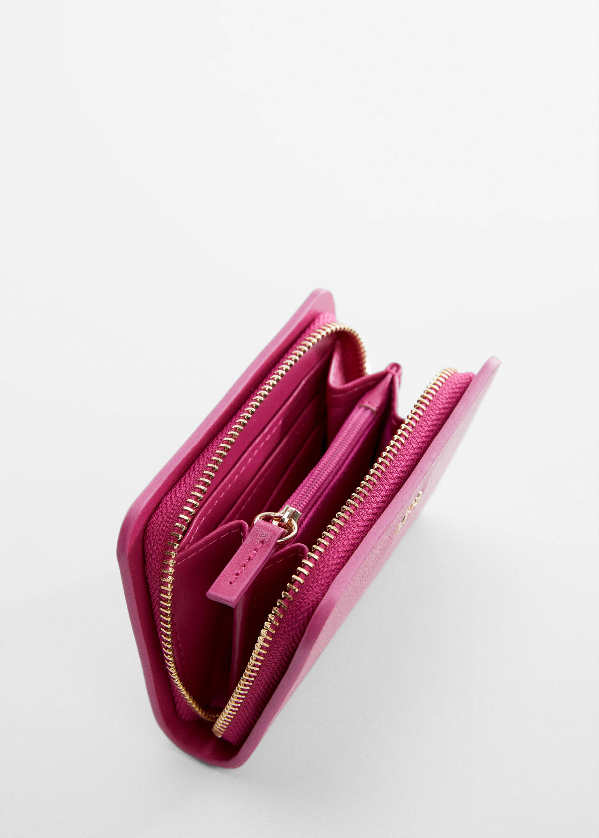 Textured wallet with embossed logo - Details of the article 1