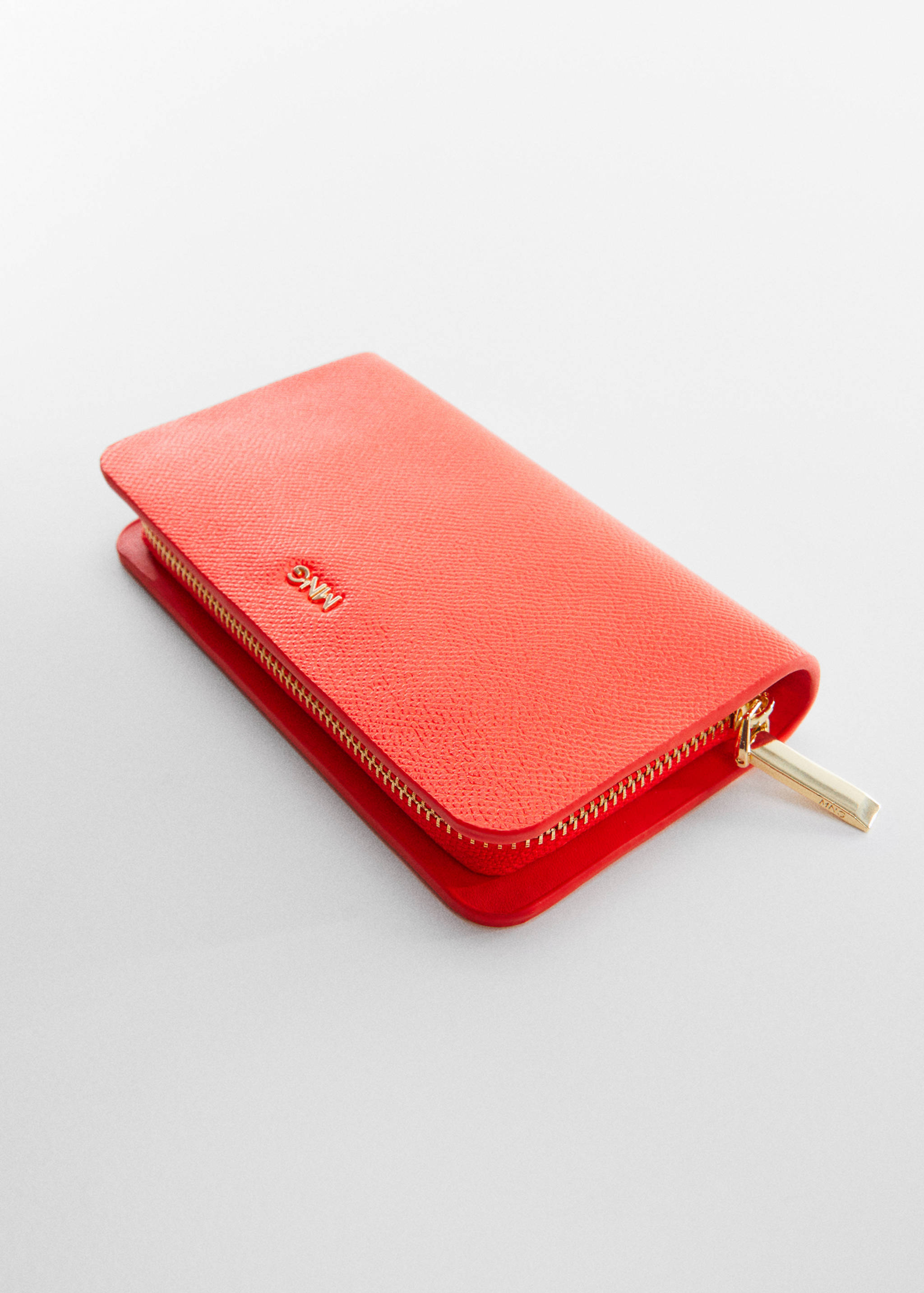 Textured wallet with embossed logo - Details of the article 1