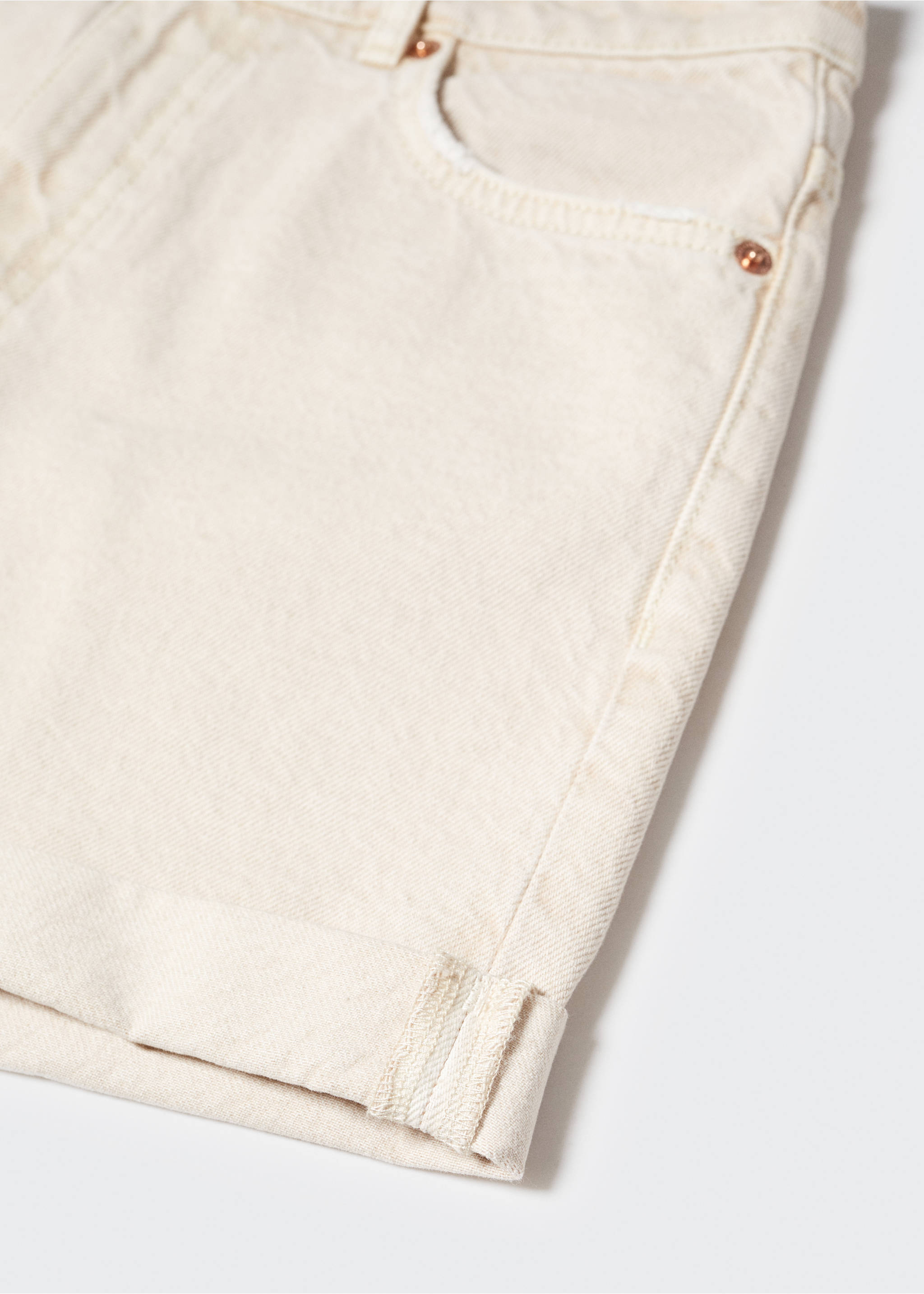 Short jean mom-fit - Détail de l'article 8, Beige. Ref: 57050180-00.