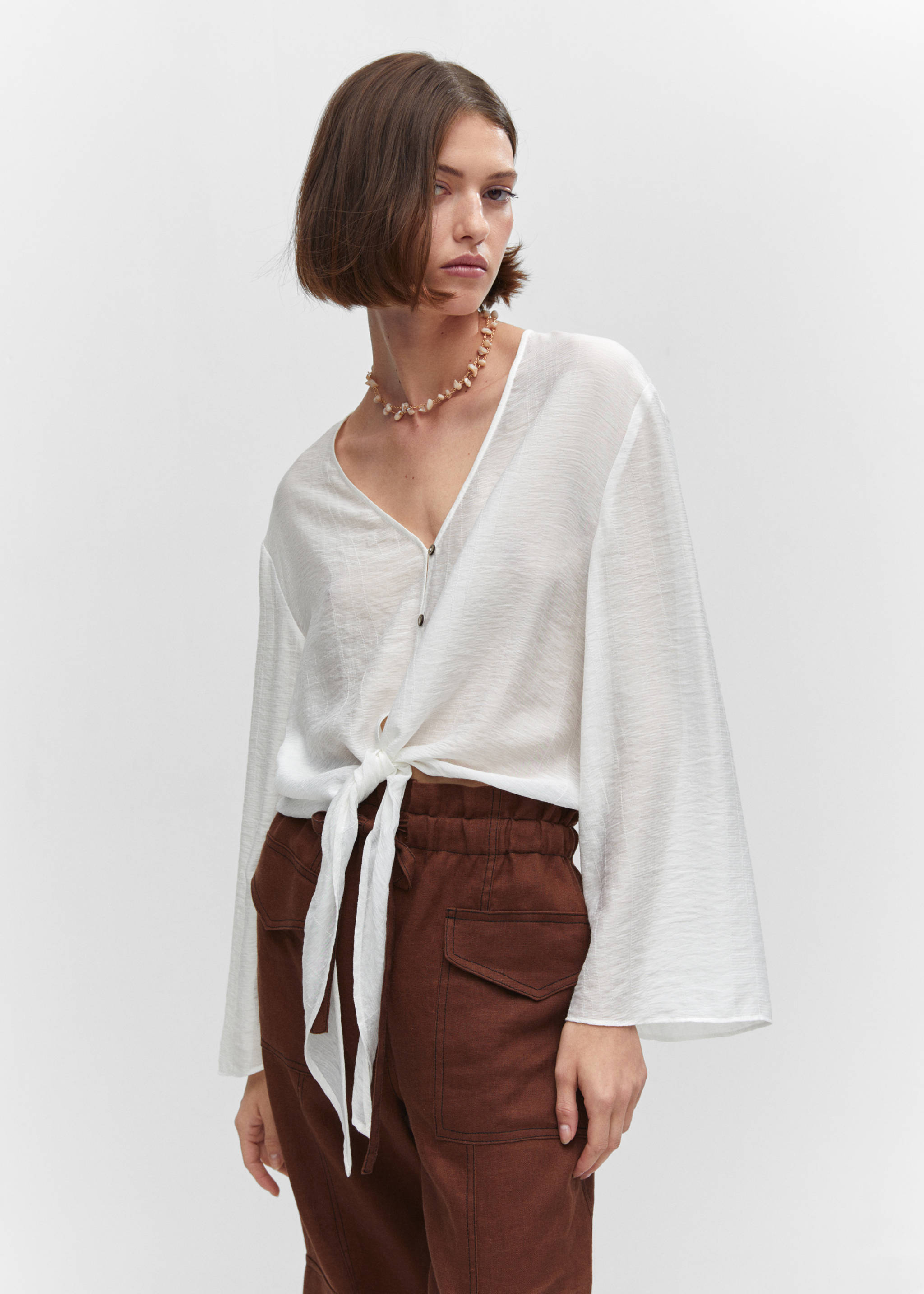 Flared-sleeve blouse with bow - Medium plane