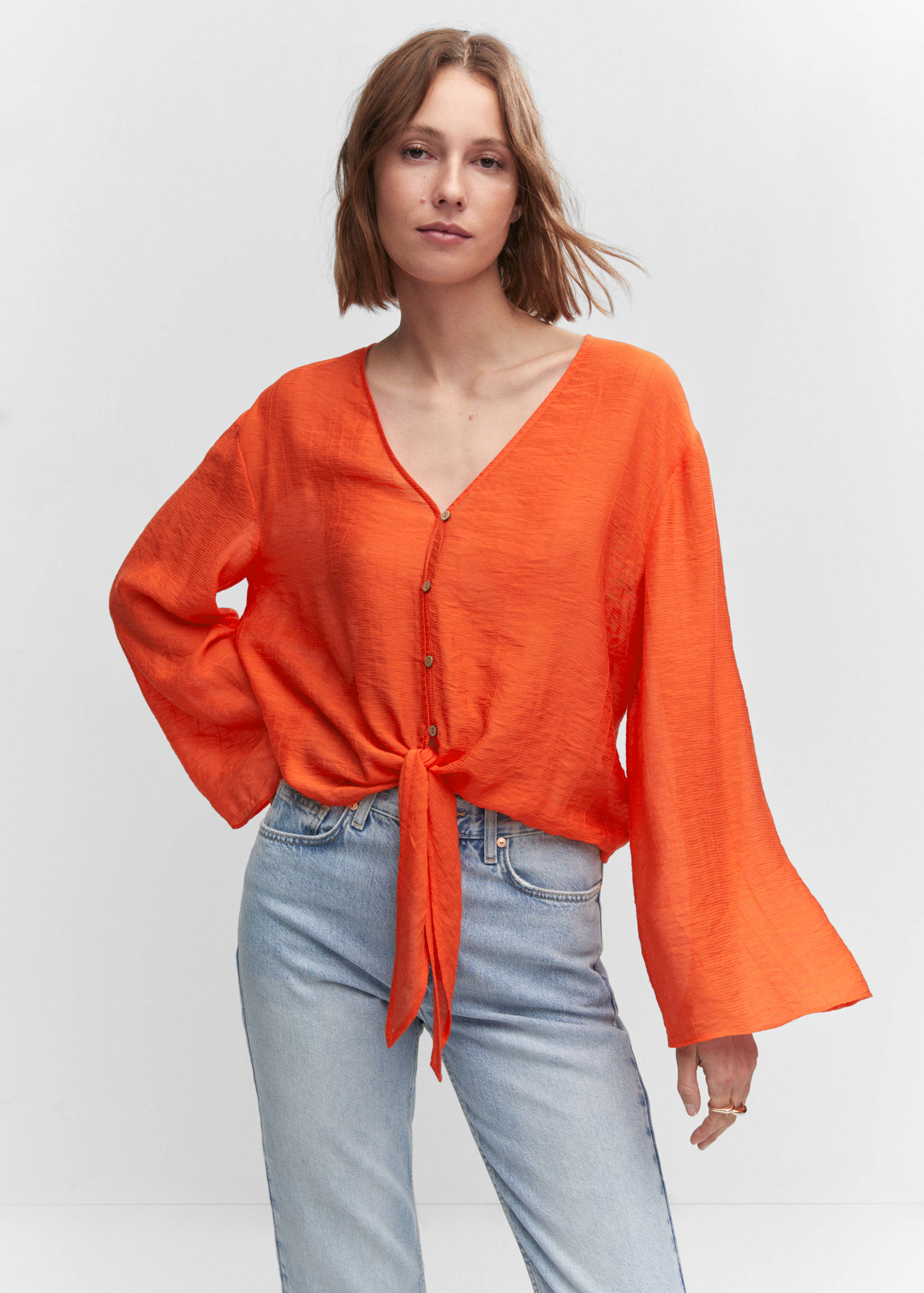 Flared-sleeve blouse with bow - Medium plane