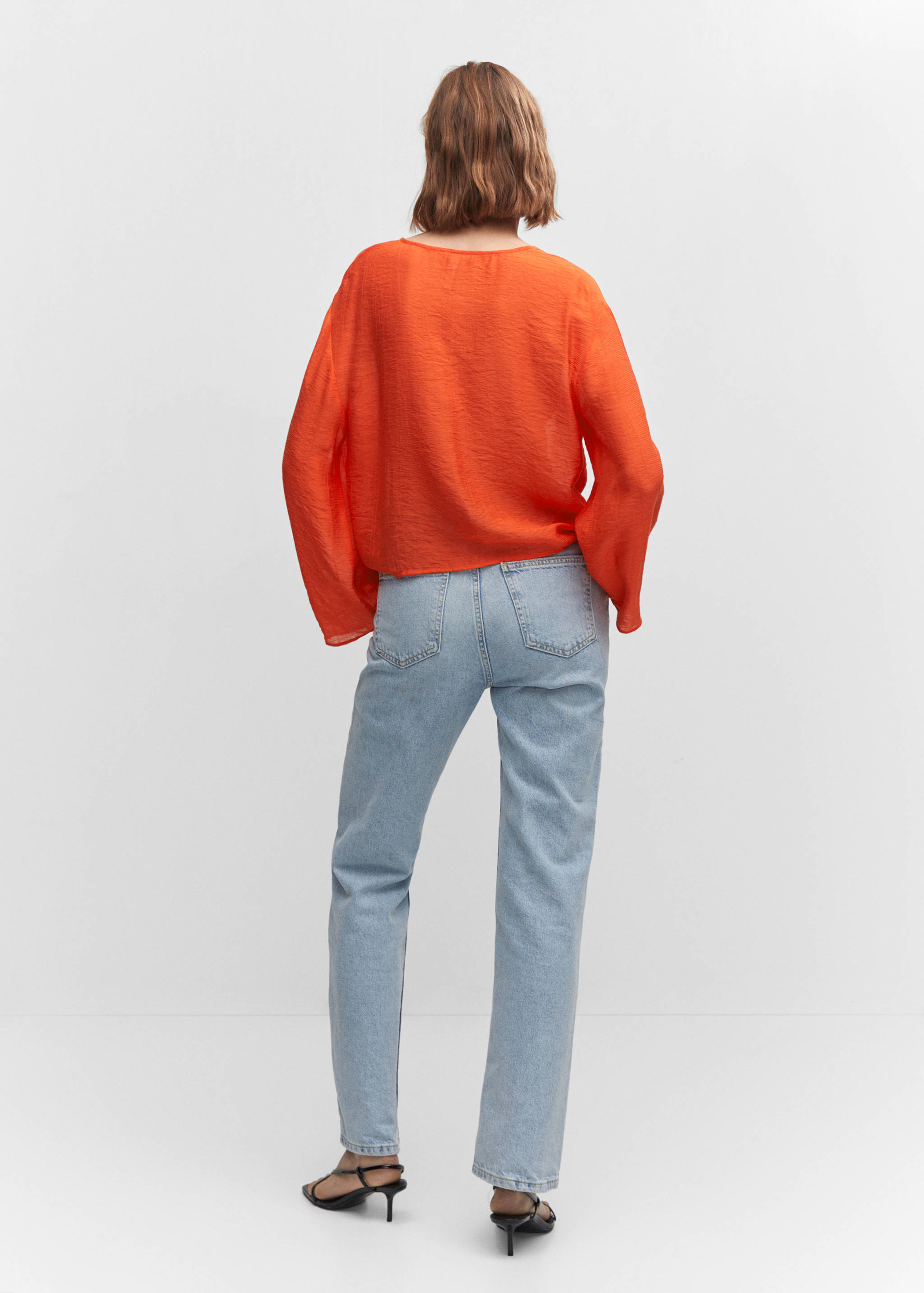 Flared-sleeve blouse with bow - Reverse of the article