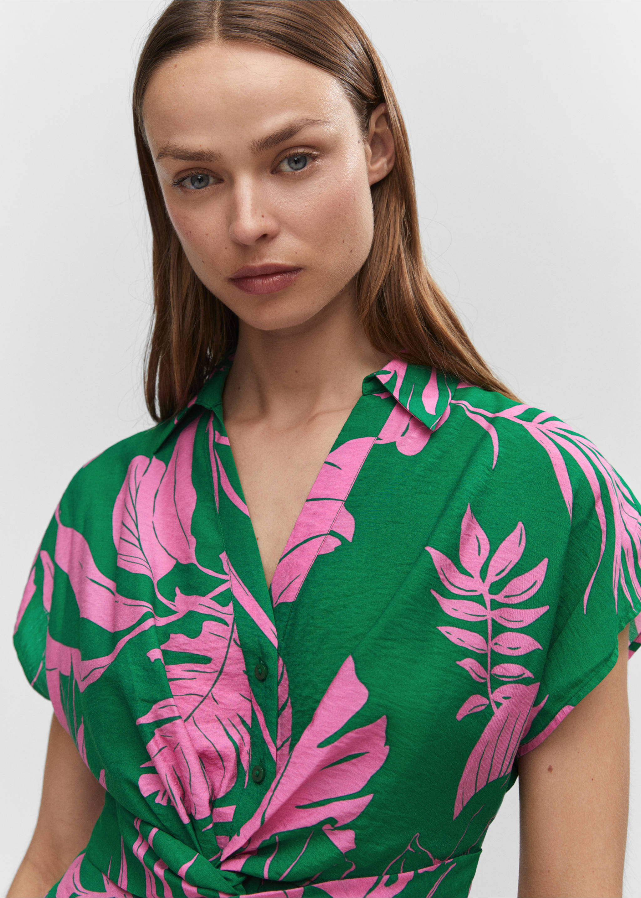 Tropical shirt dress - Details of the article 1, Green. Ref: 57050249-00.