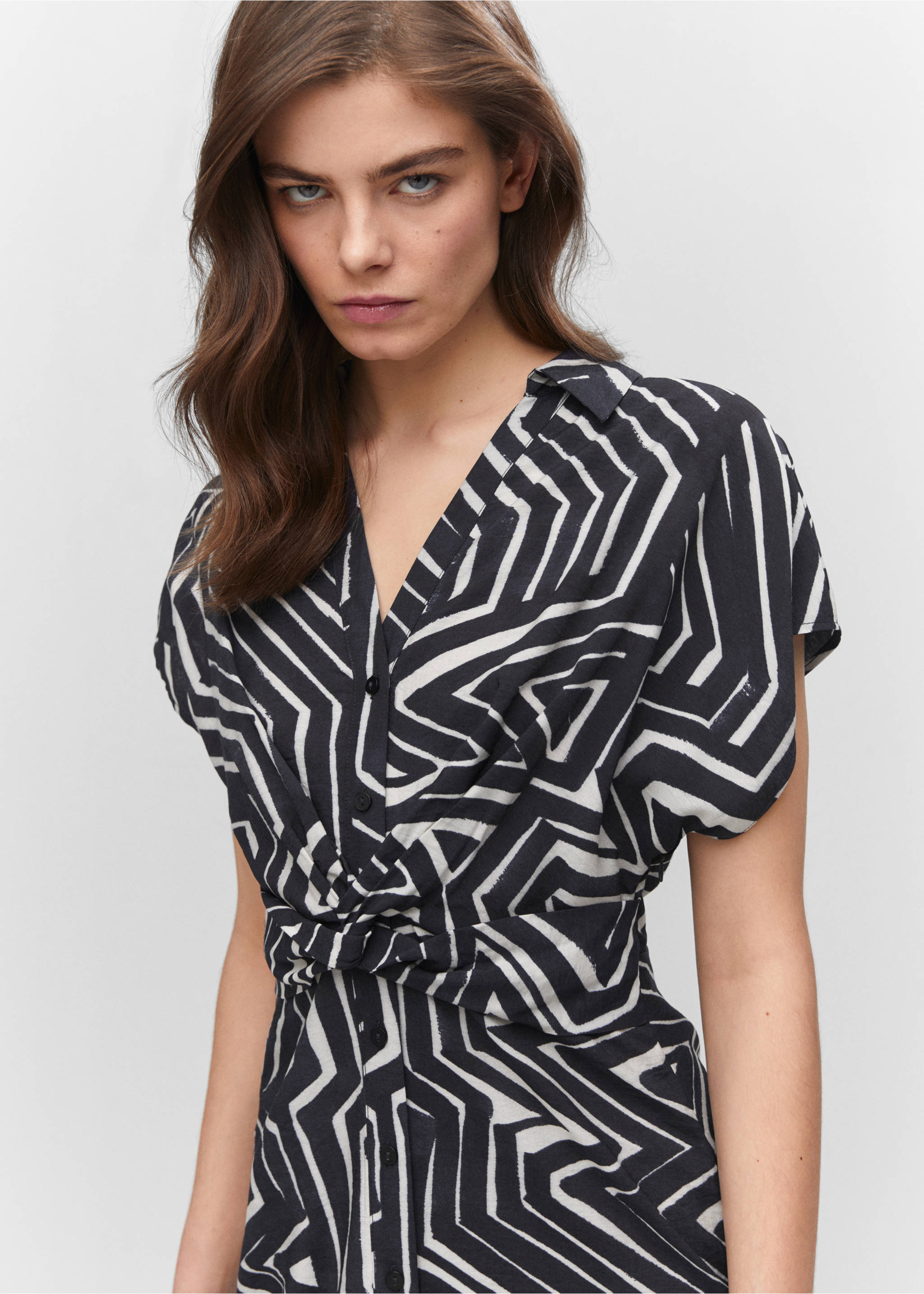 Tropical shirt dress - Details of the article 1, Black. Ref: 57050249-00.