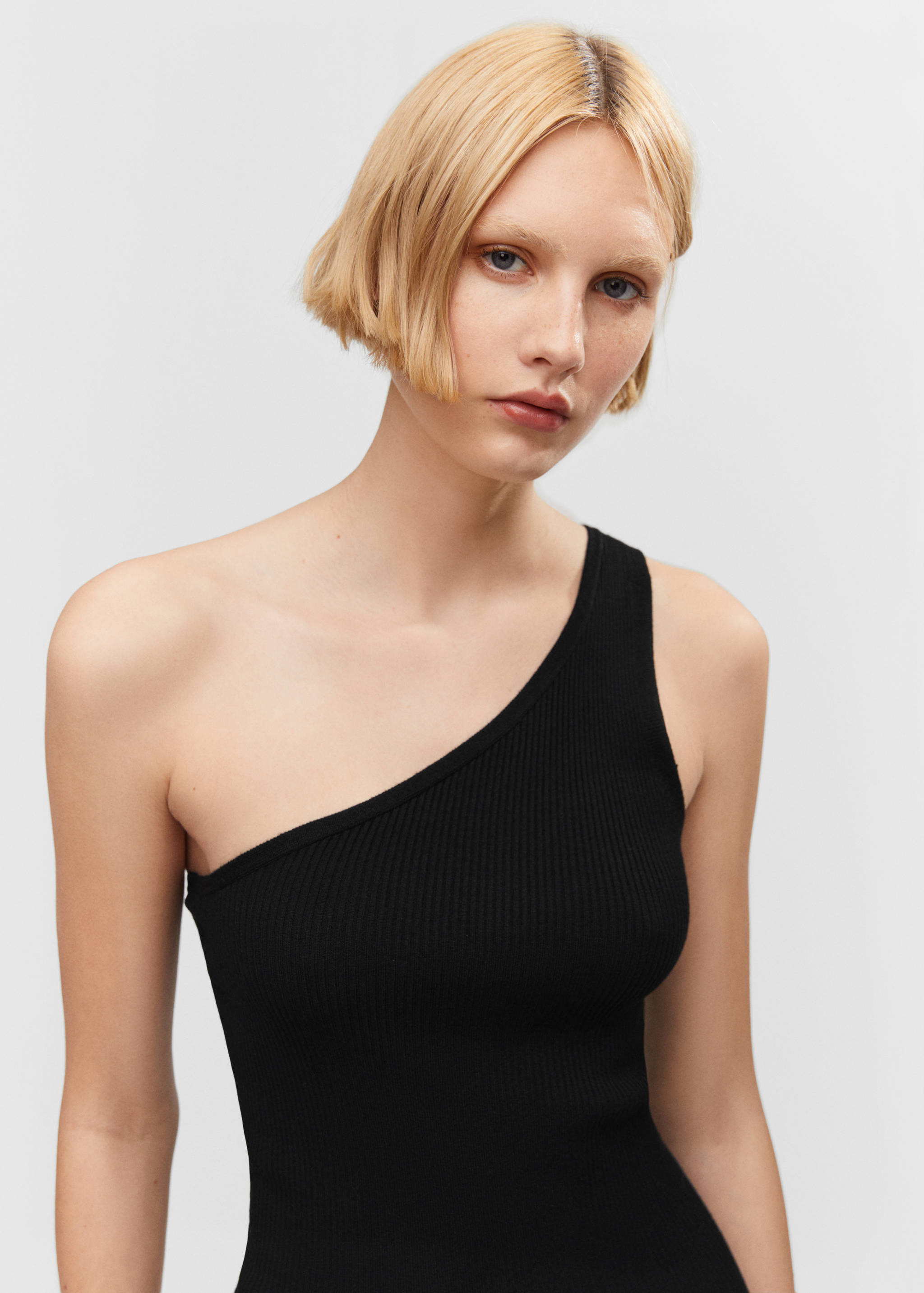 Asymmetrical dress with slit - Details of the article 1