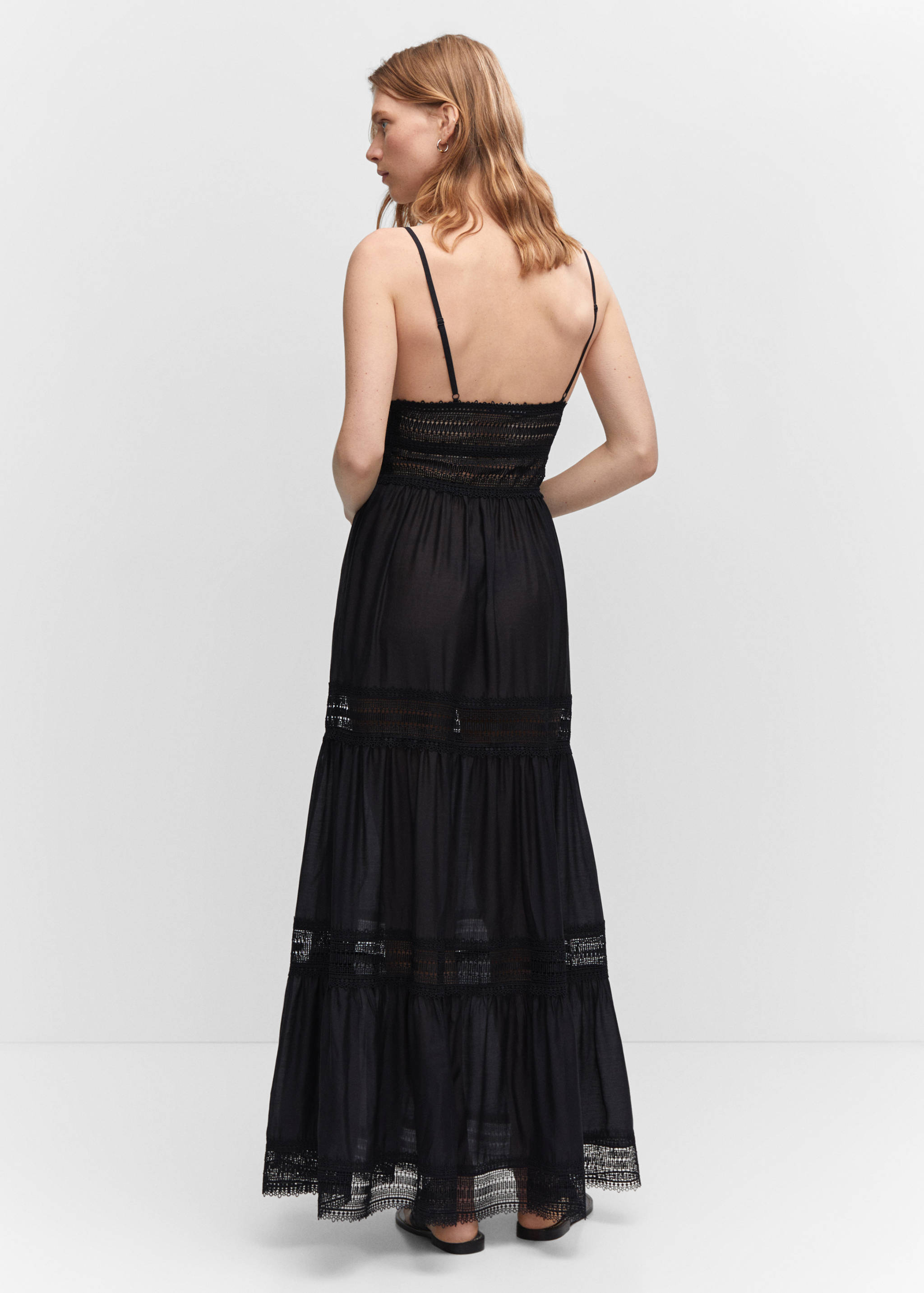 Платье с кружевом на спинке - Обратная сторона изделия