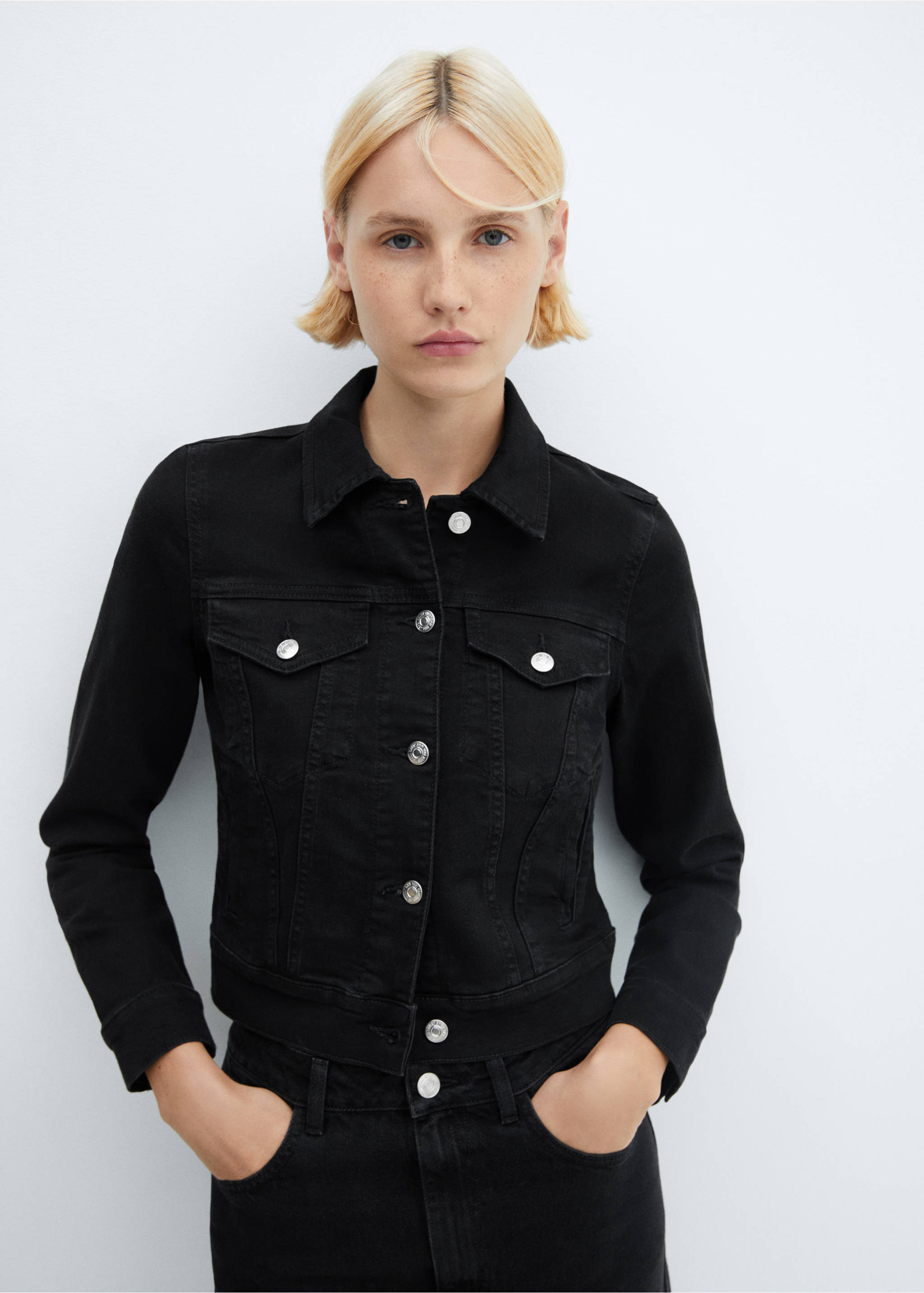 Pocketed denim jacket - Medium plane, Black denim. Ref: 57050289-00.