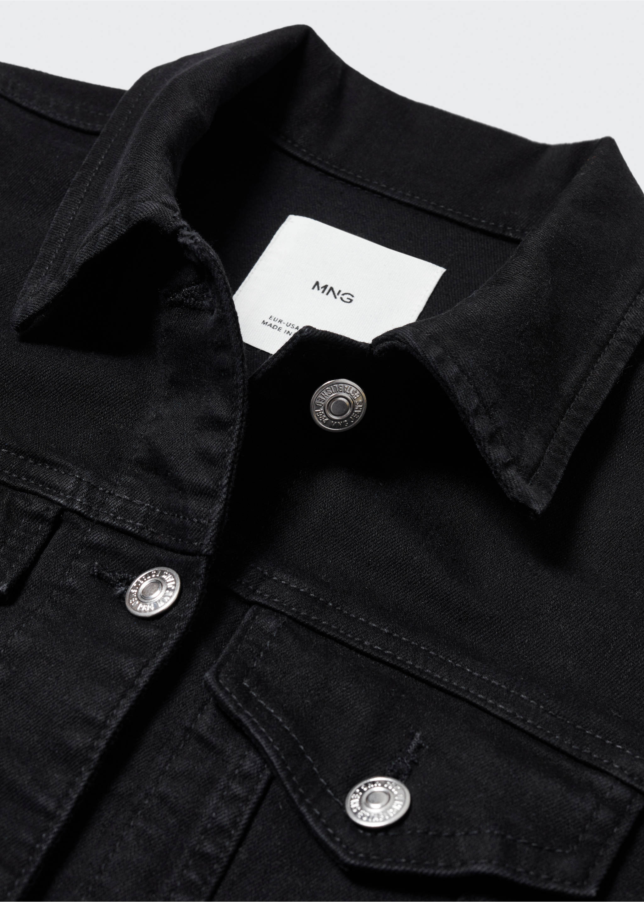 Pocketed denim jacket - Details of the article 8, Black denim. Ref: 57050289-00.