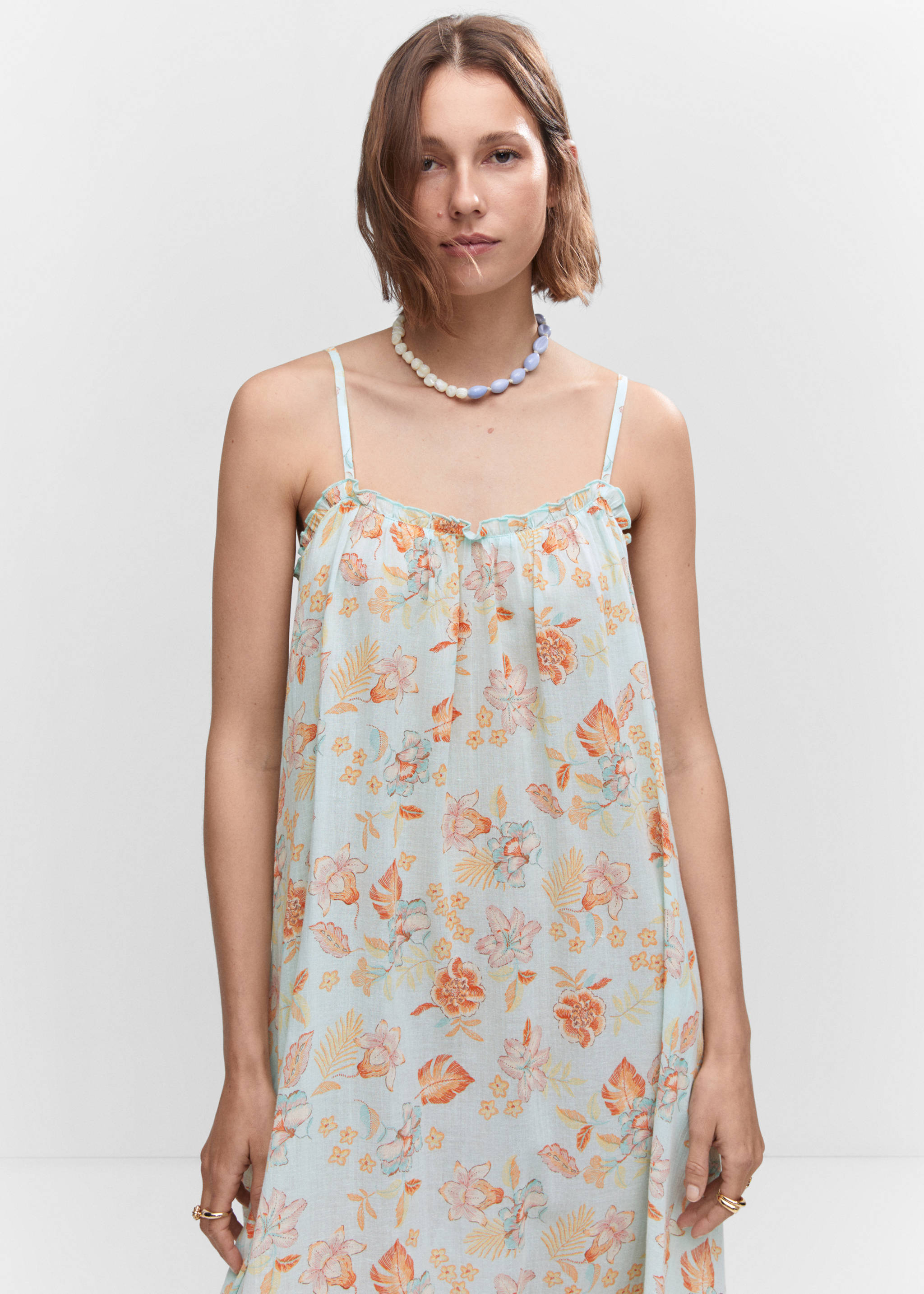 Robe longue à fleurs - Plan moyen