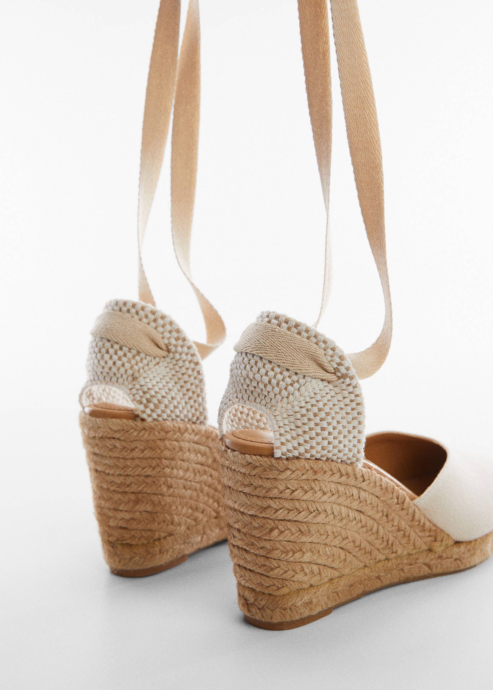 Wedge shoe with straps - Details of the article 1