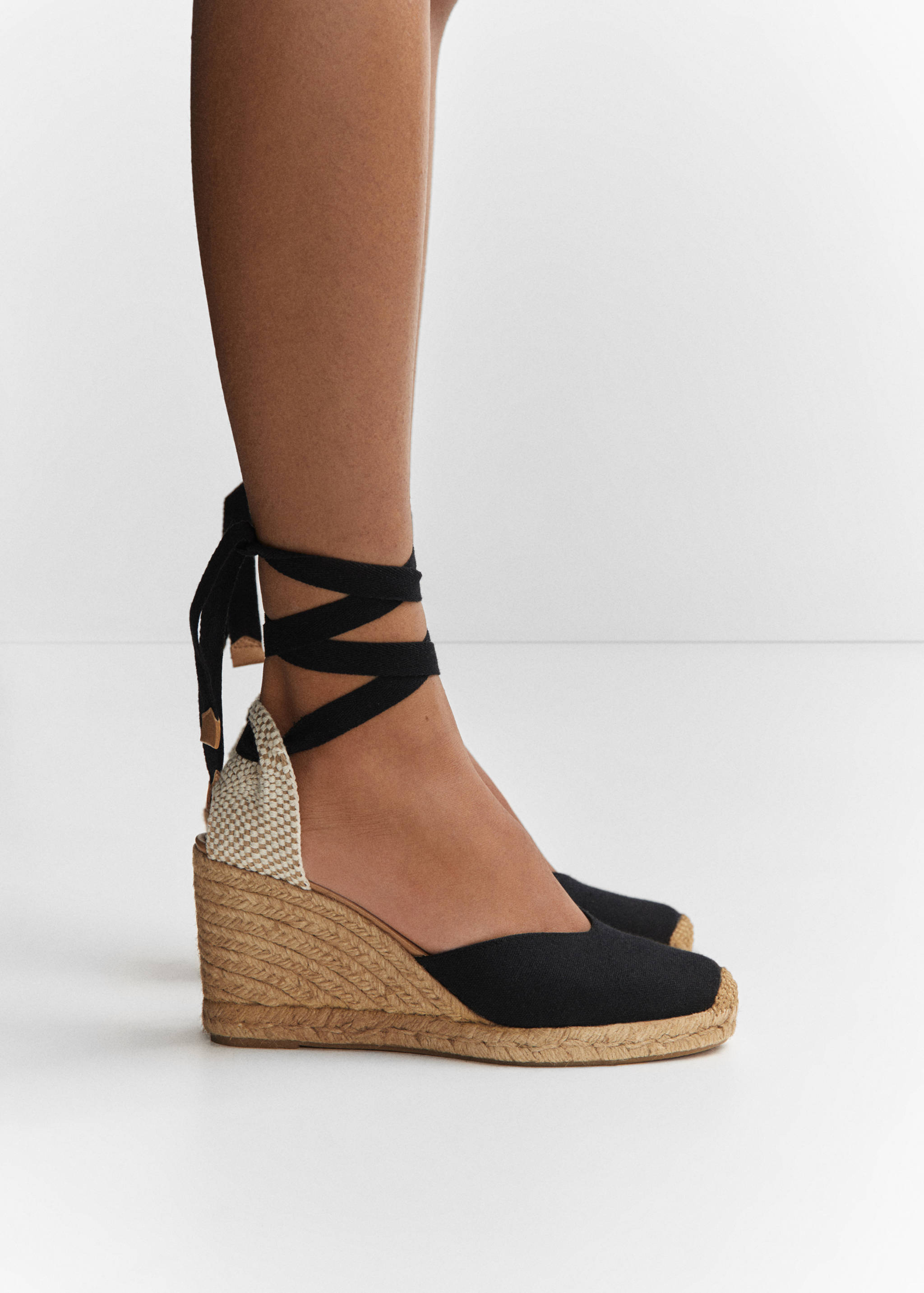 Wedge shoe with straps - Details of the article 9