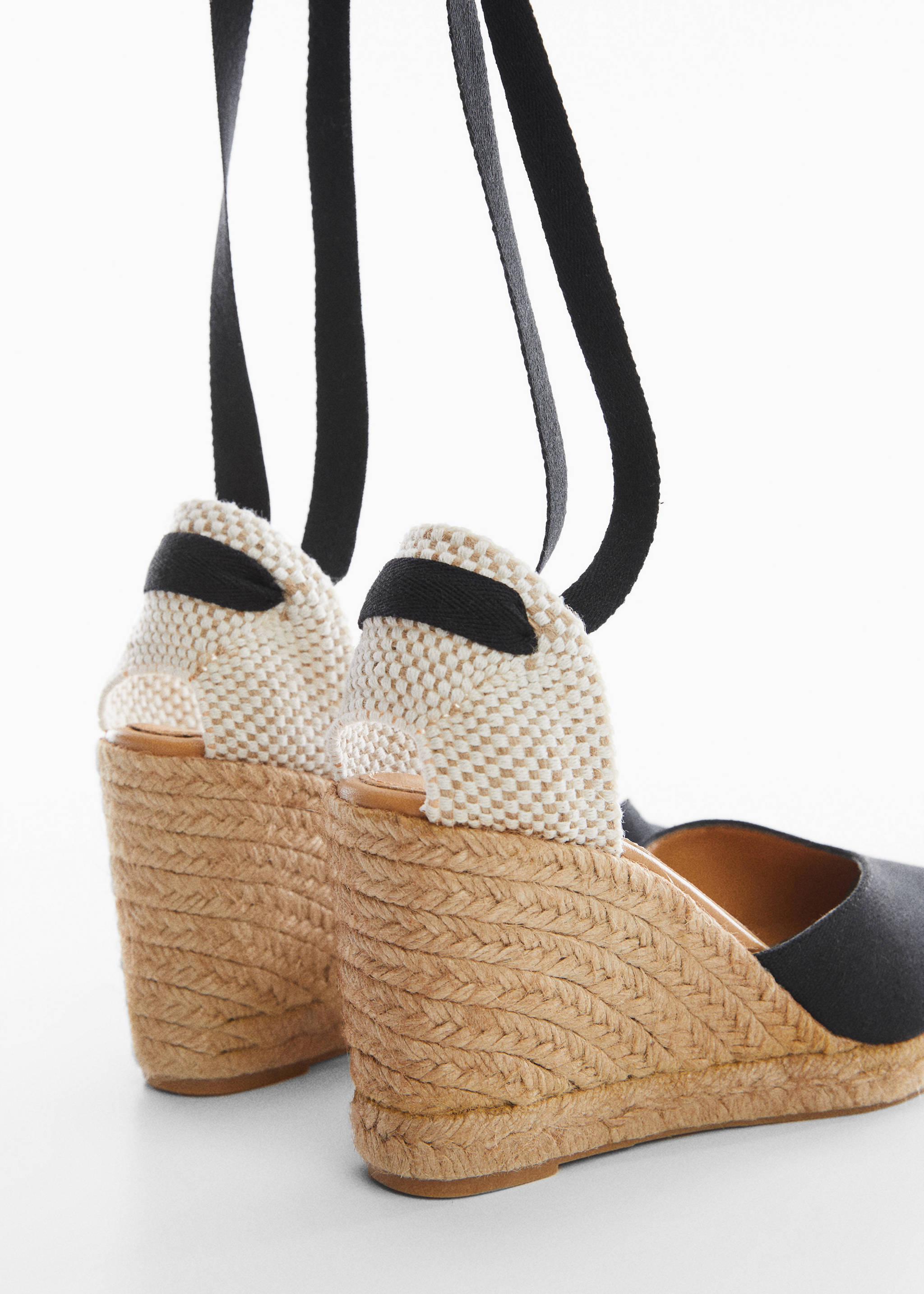 Wedge shoe with straps - Details of the article 1