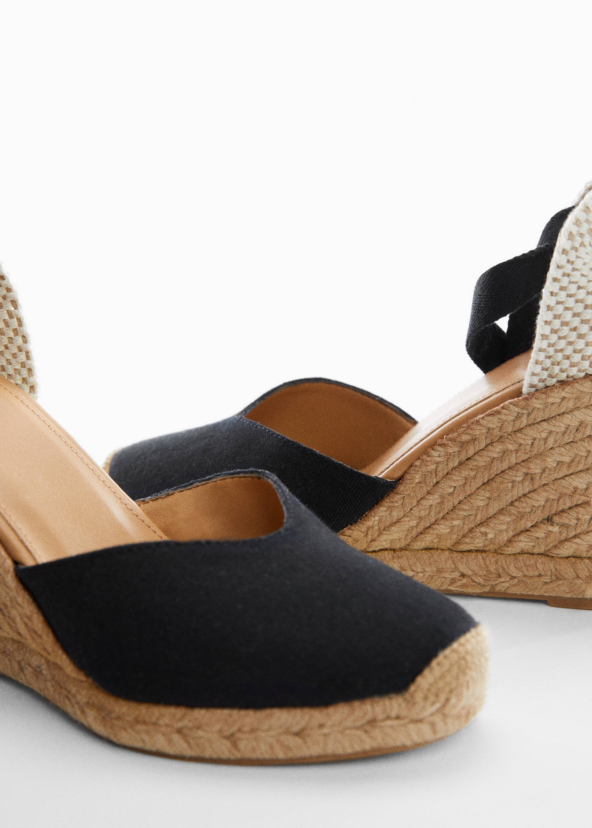 Wedge shoe with straps - Details of the article 2