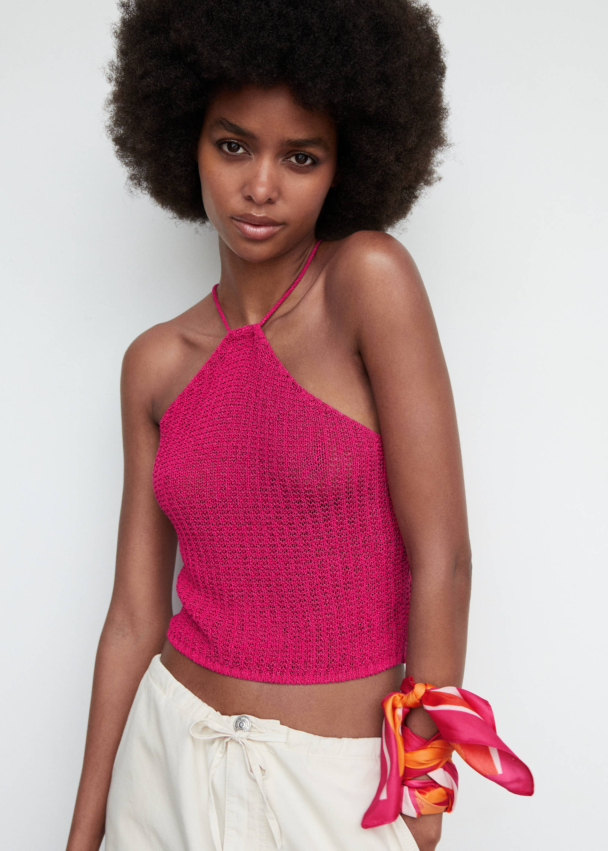 Top crochet cuello halter - Plano medio
