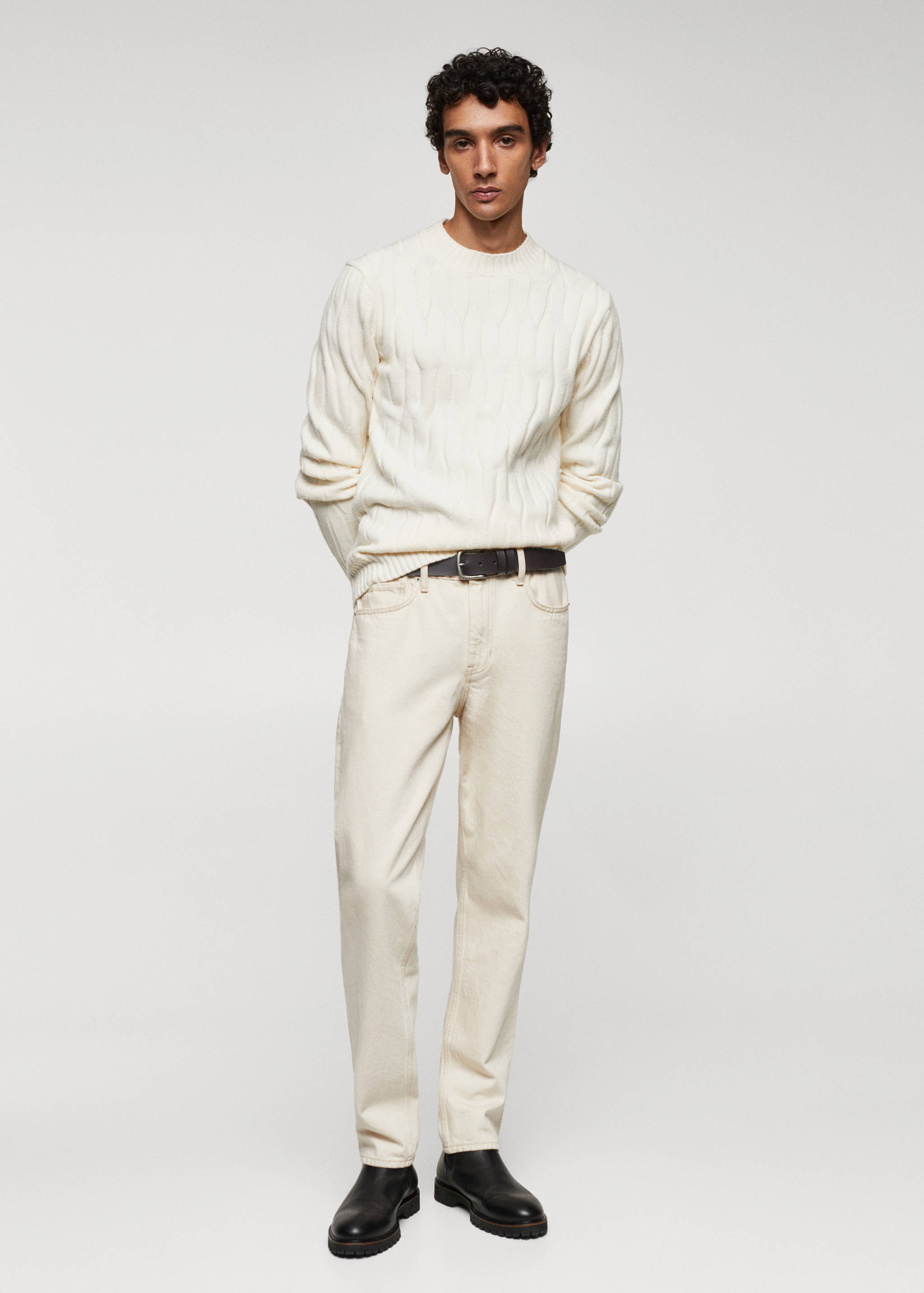 Кожаный ремень с пряжкой - Общий план