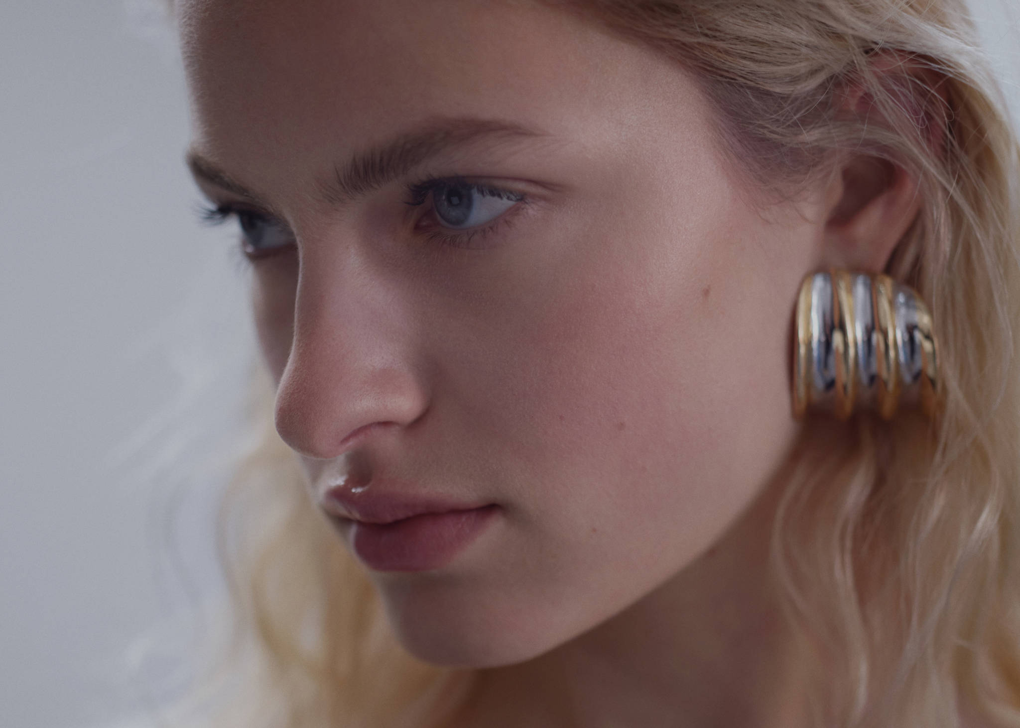 أقراط منقوشة متموجة - رؤية عامة