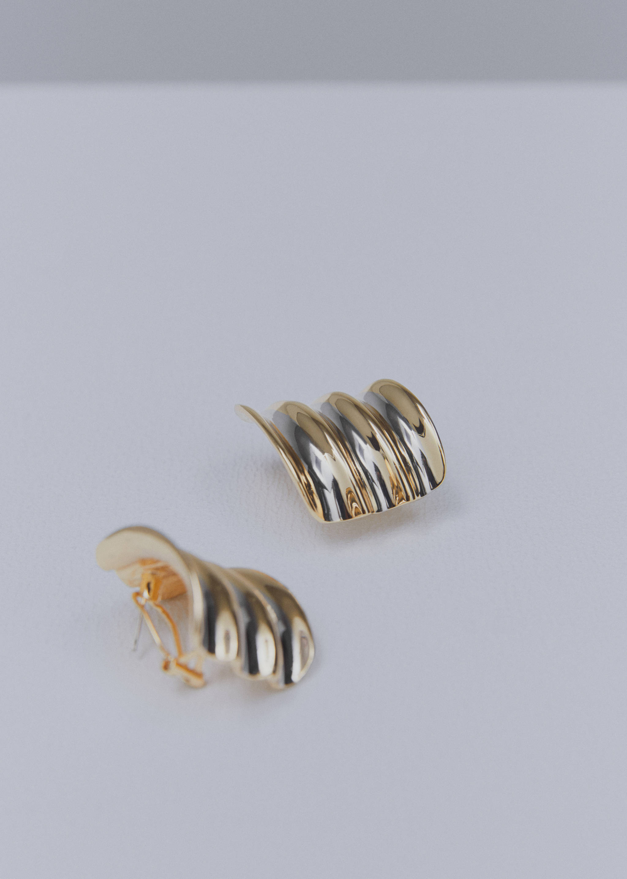 أقراط منقوشة متموجة - تفاصيل المنتج 1