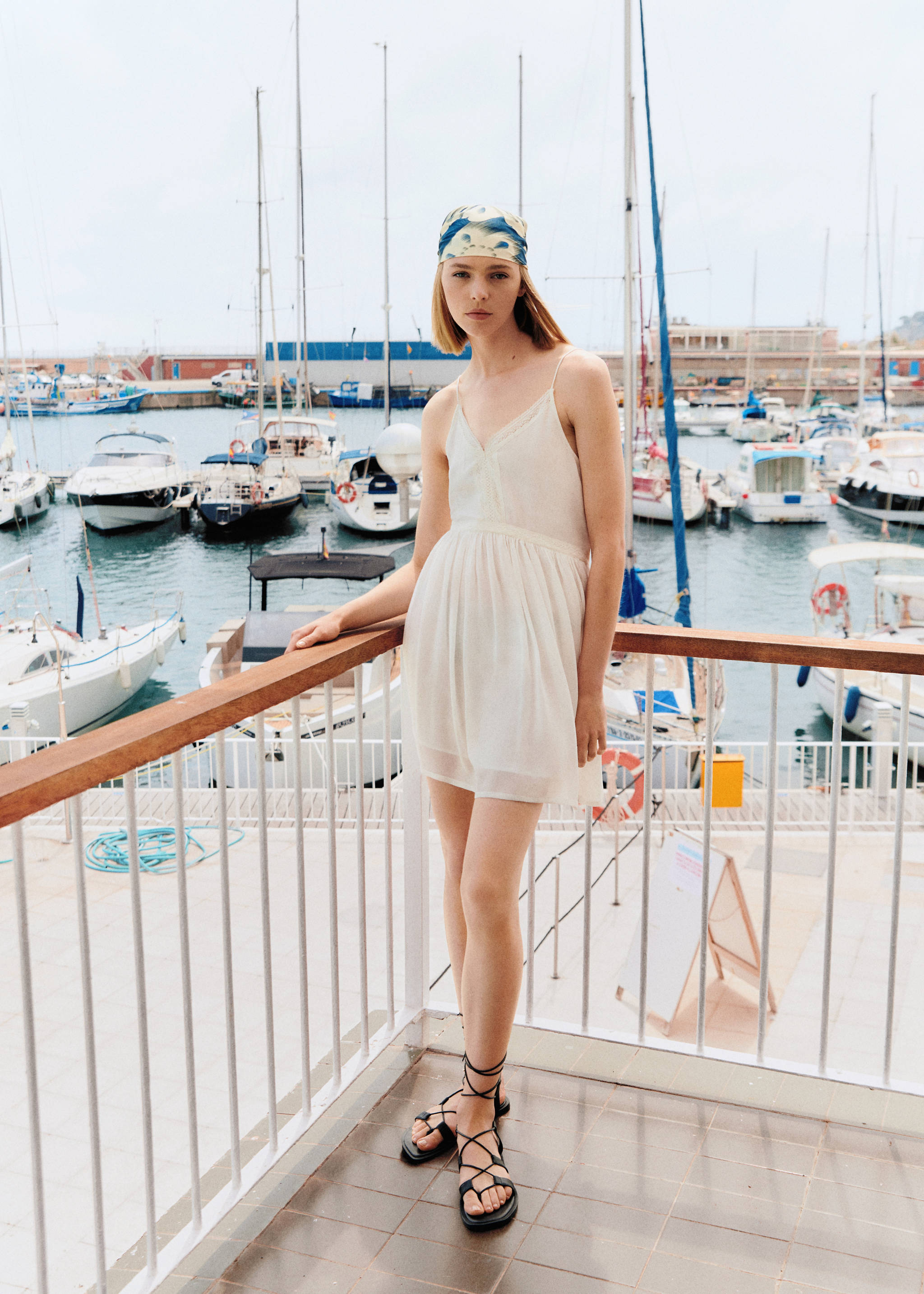 Semitransparante jurk met borduursel - Detail van het artikel 6