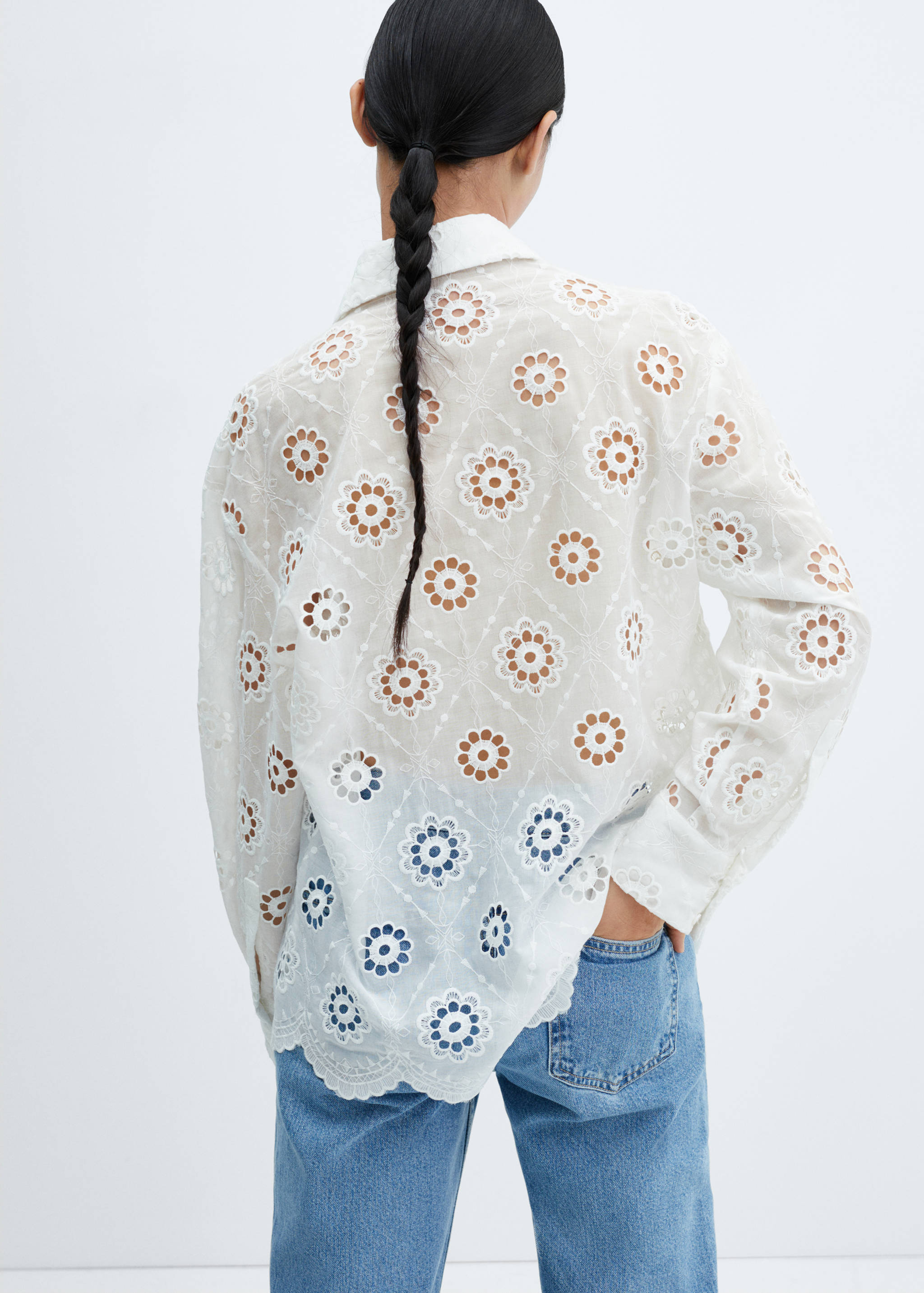 Ажурная рубашка с вышивкой - Обратная сторона изделия