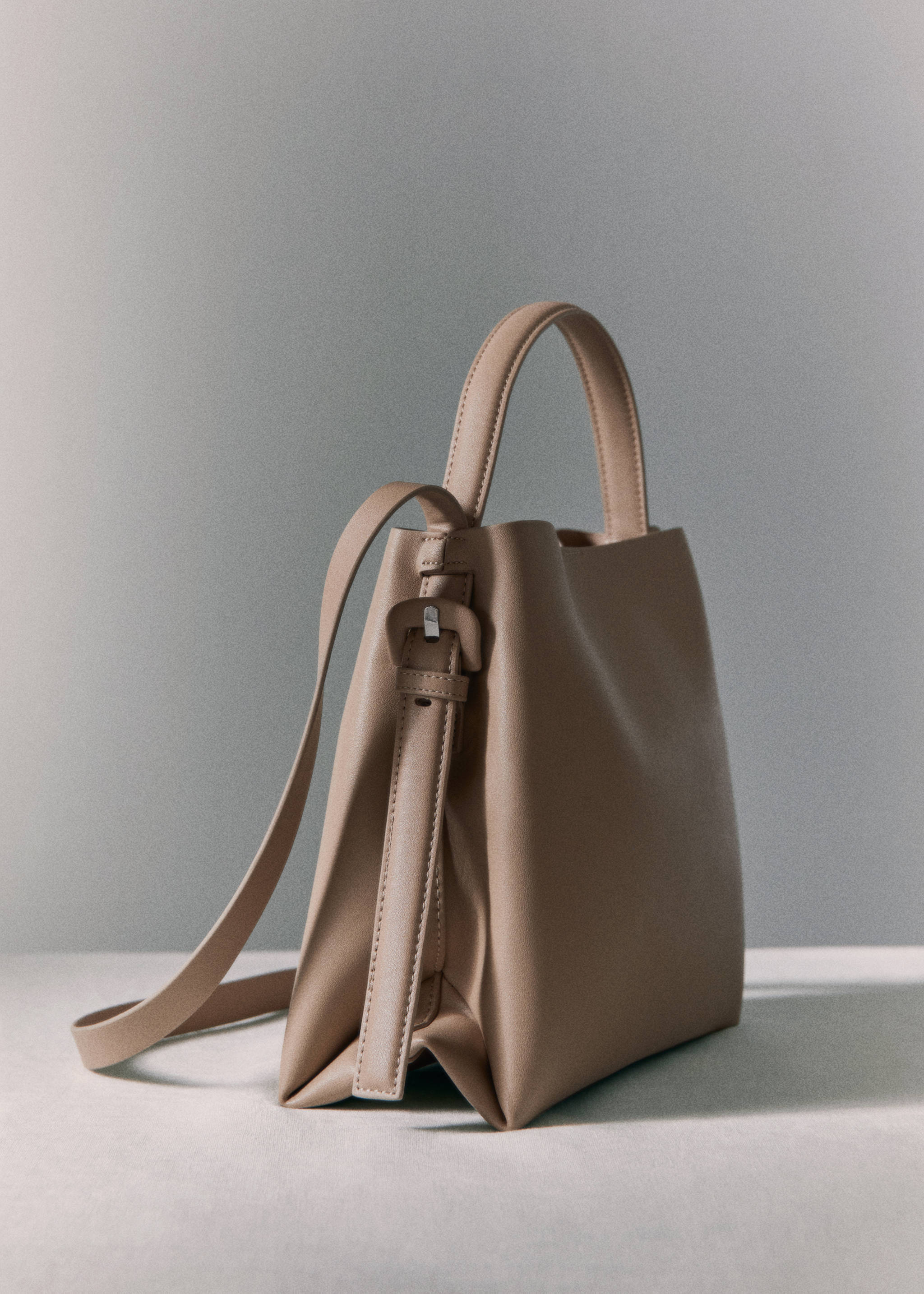Shopper bag with buckle - Details of the article 9