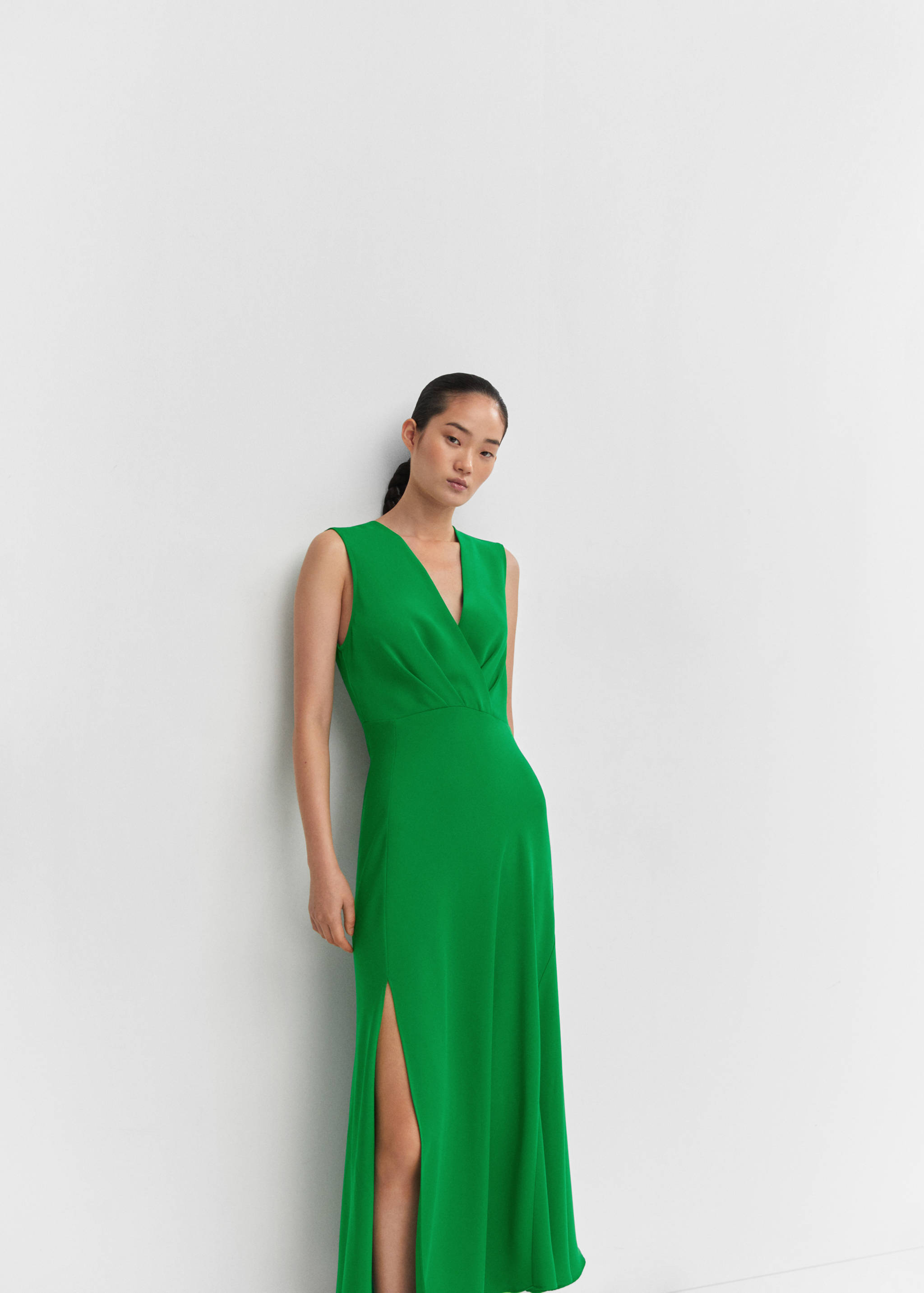 Asymmetrical dress with side slit - Details of the article 2