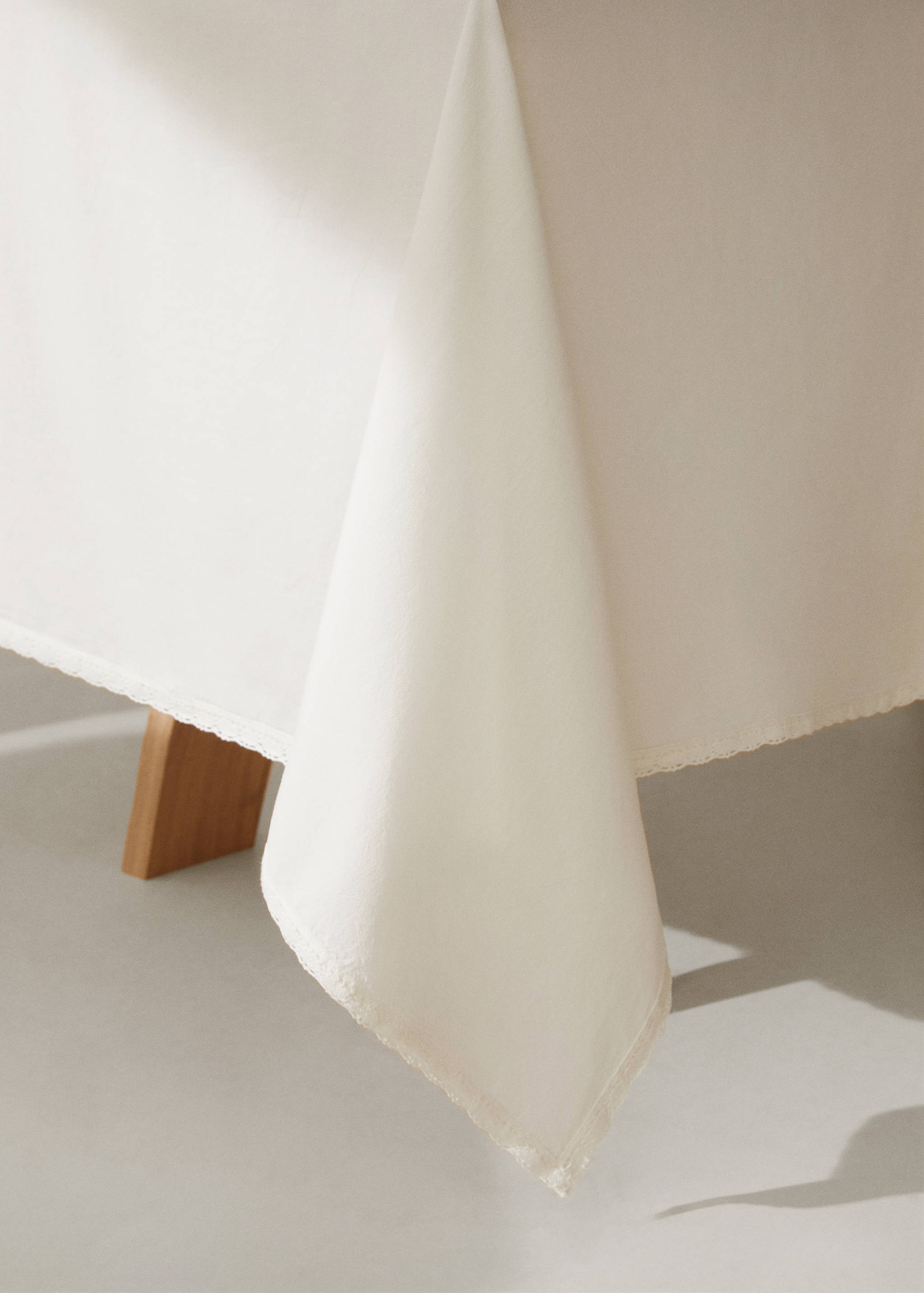 Lace-detail tablecloth 150x250cm - Details of the article 8