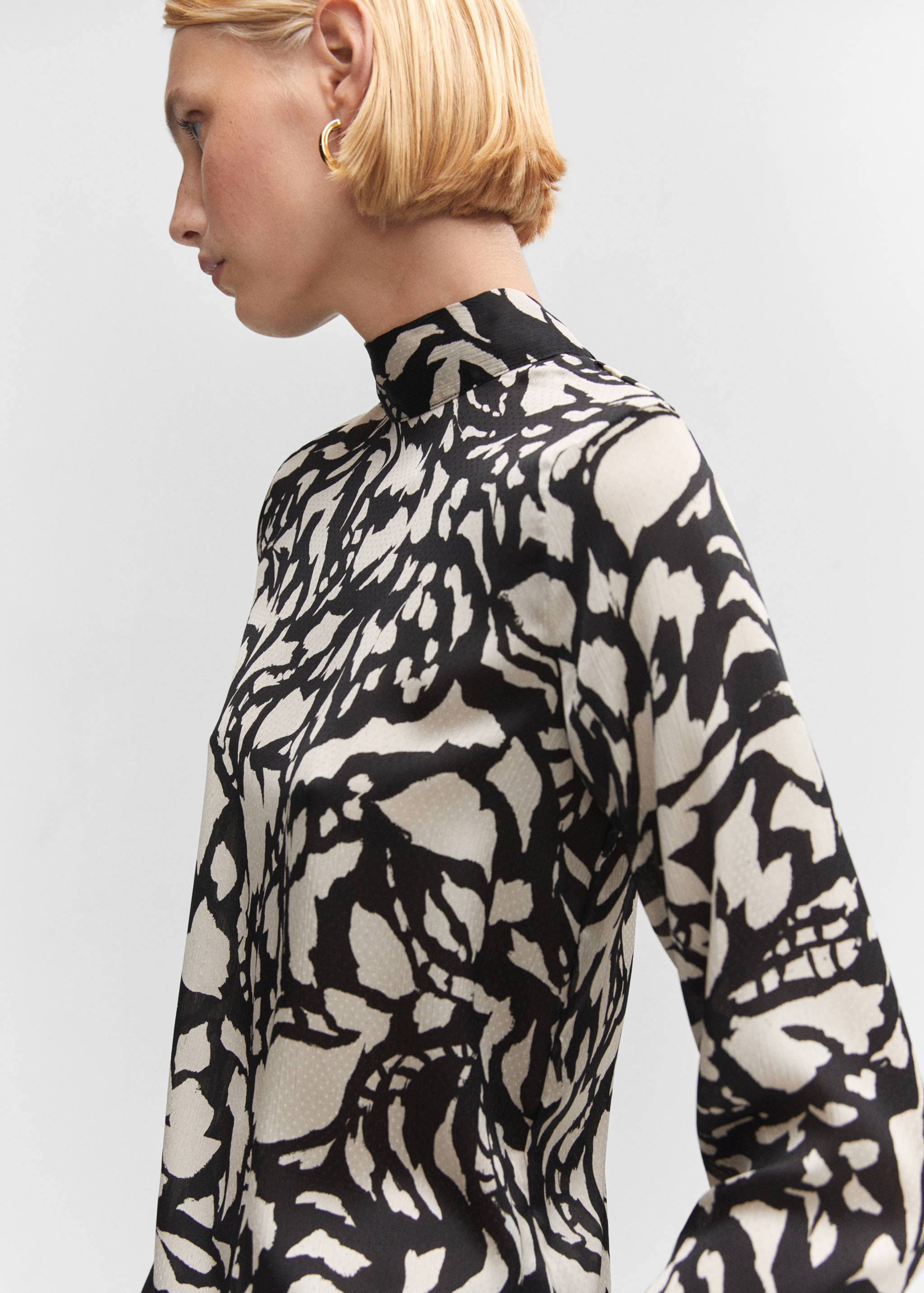 Blusa cuello alto lazo - Detalle del artículo 1