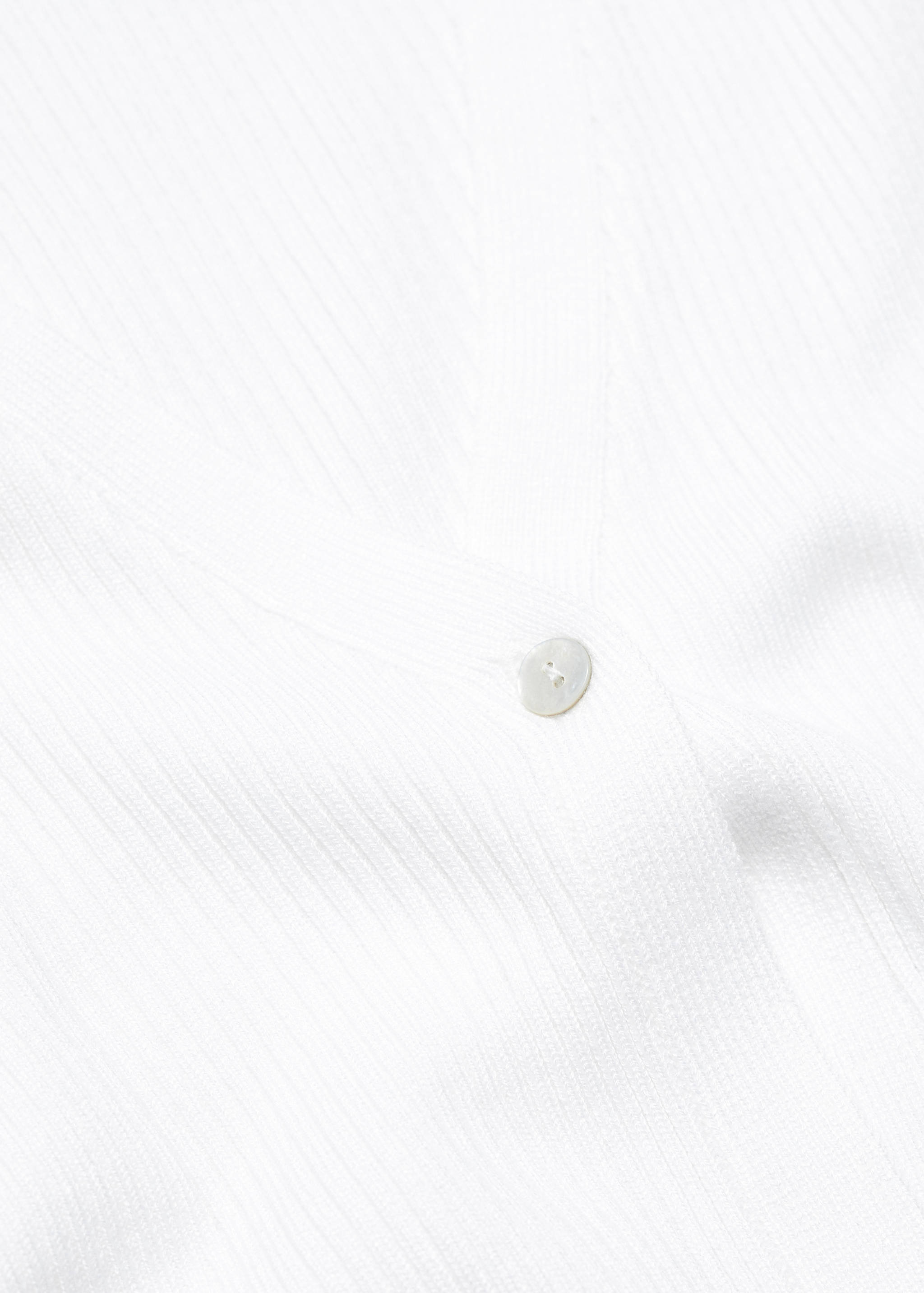 Cropped cardigan with buttons - Details of the article 8