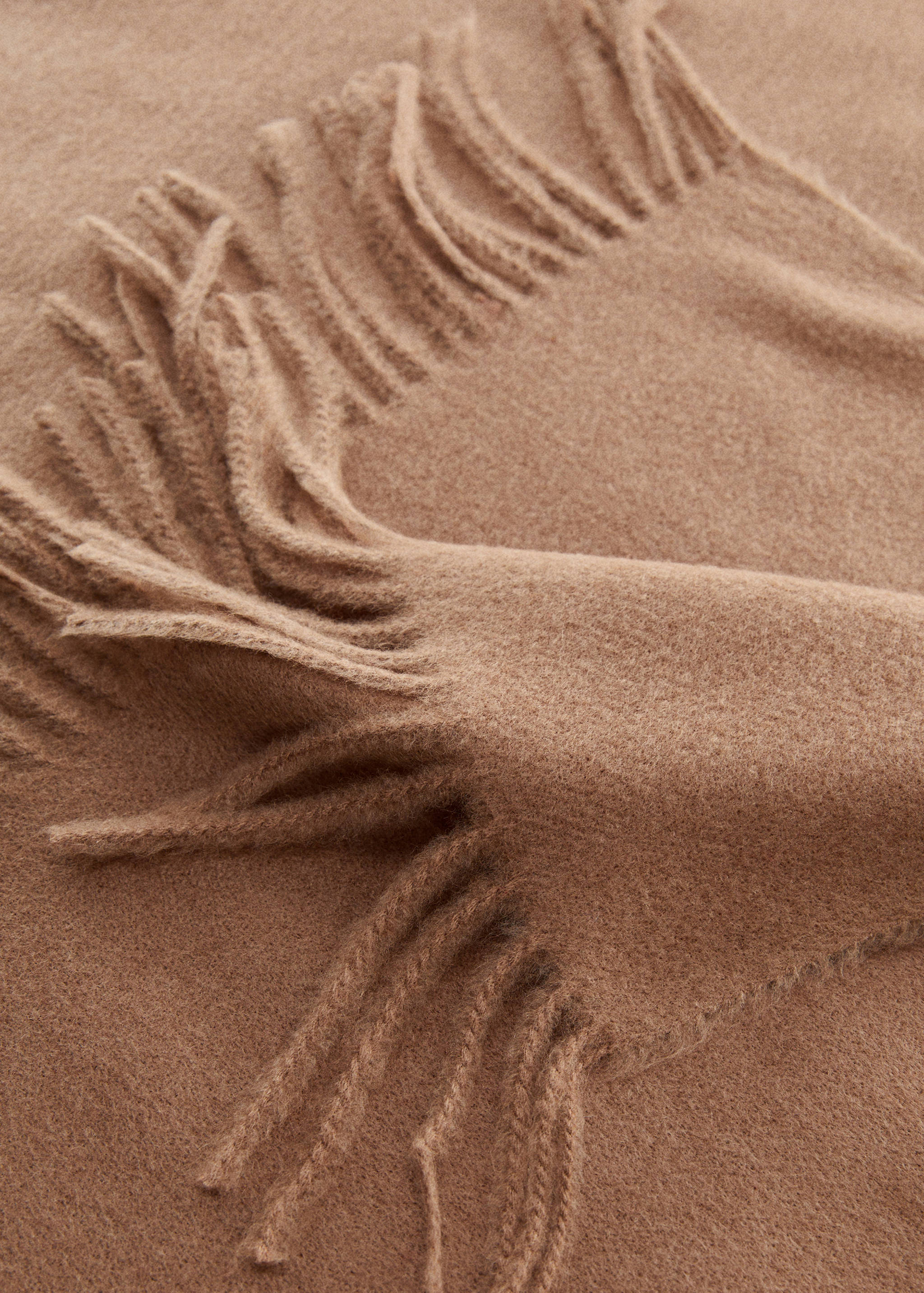 Fringed edge scarf - Details of the article 1