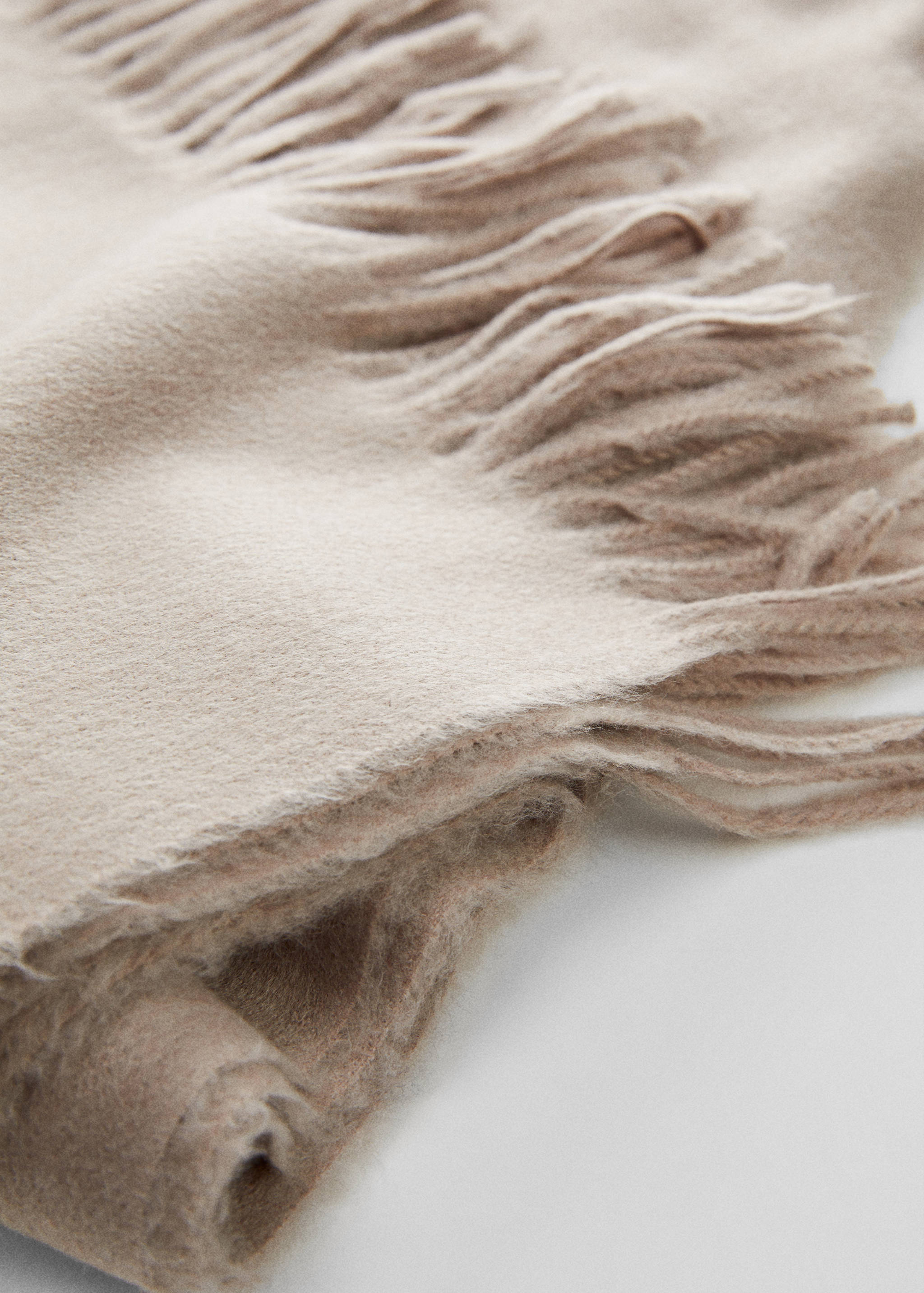 Fringed edge scarf - Details of the article 1