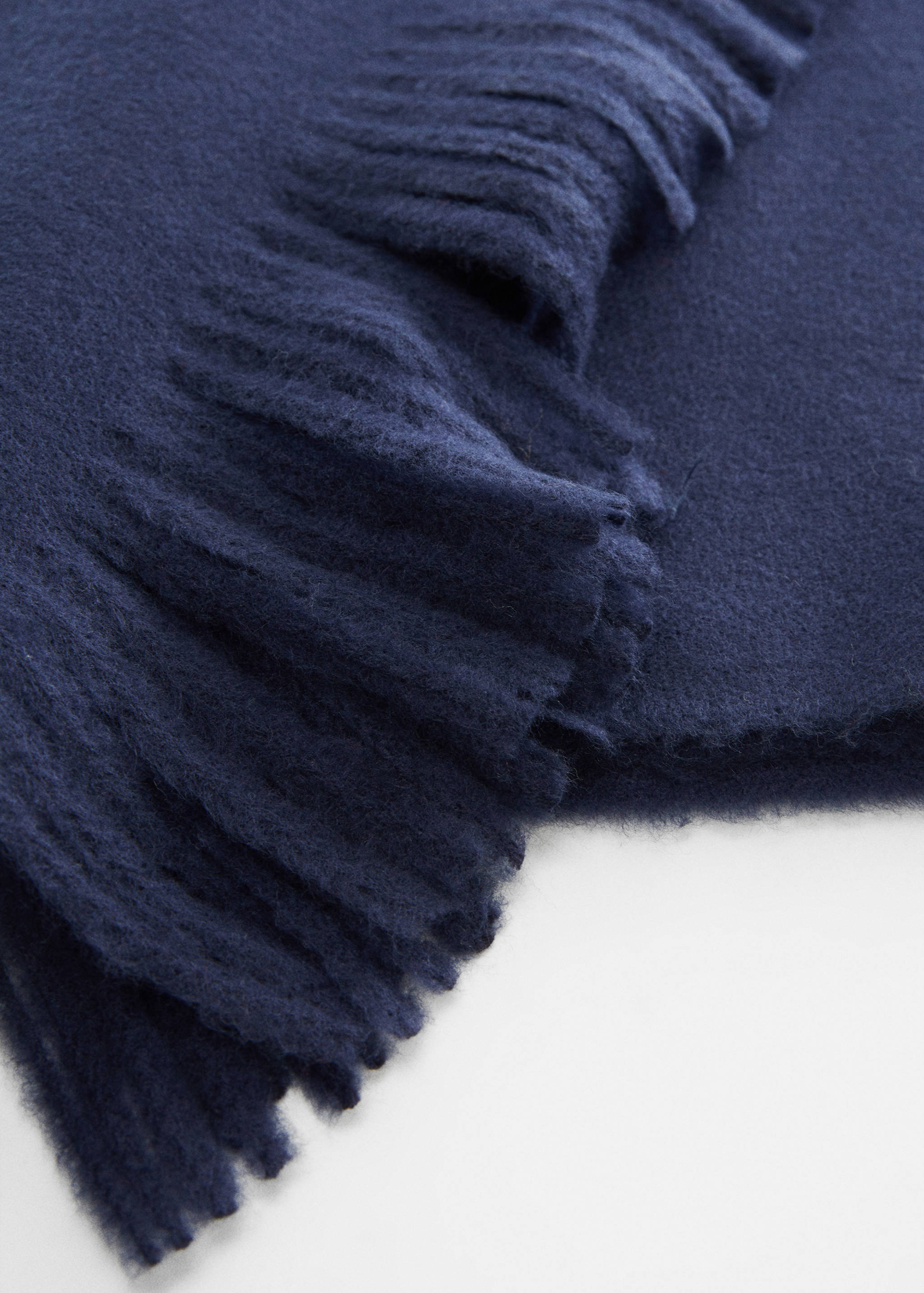 Fringed edge scarf - Details of the article 1