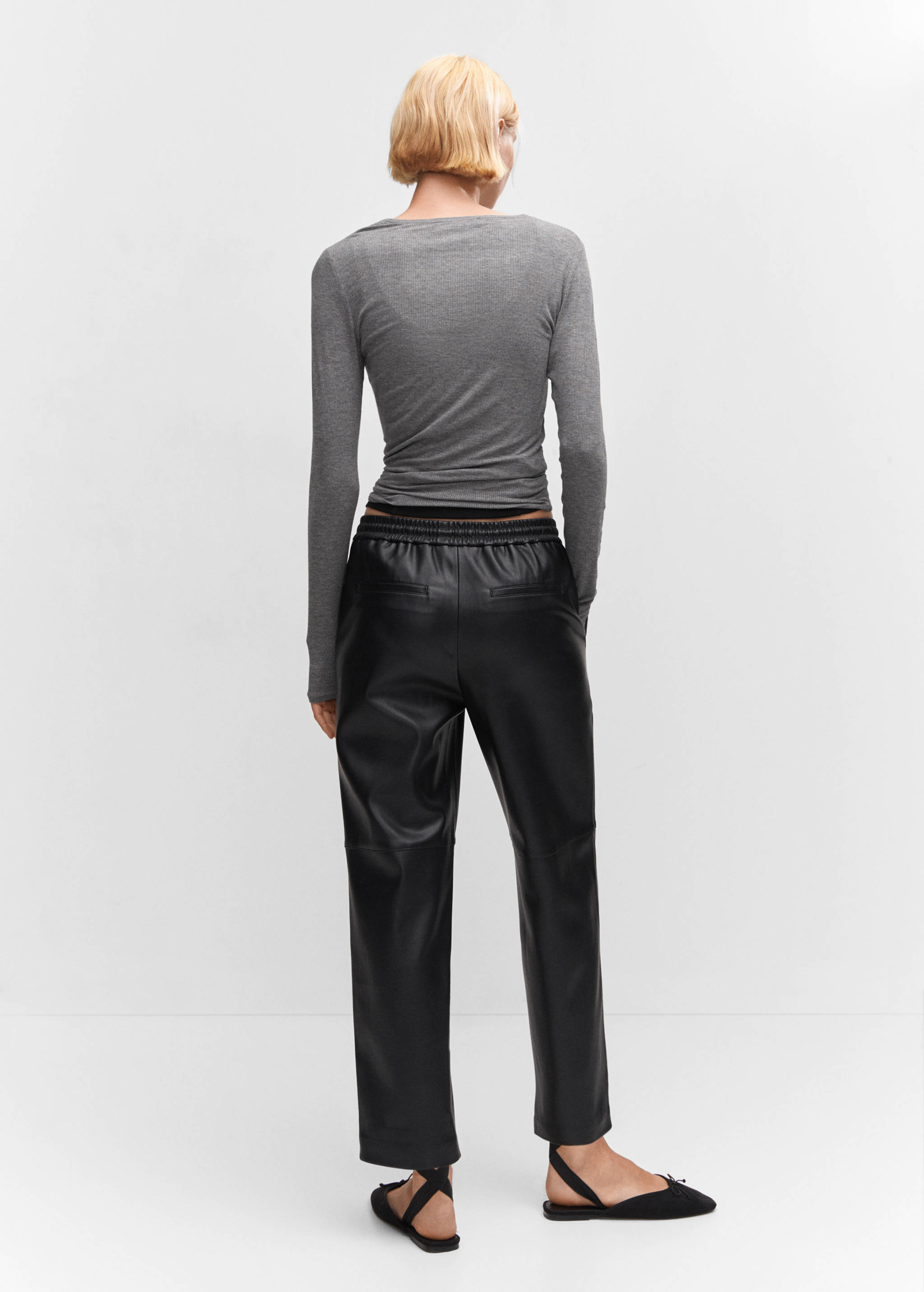 Faux-leather trousers with elastic waist - Reverse of the article