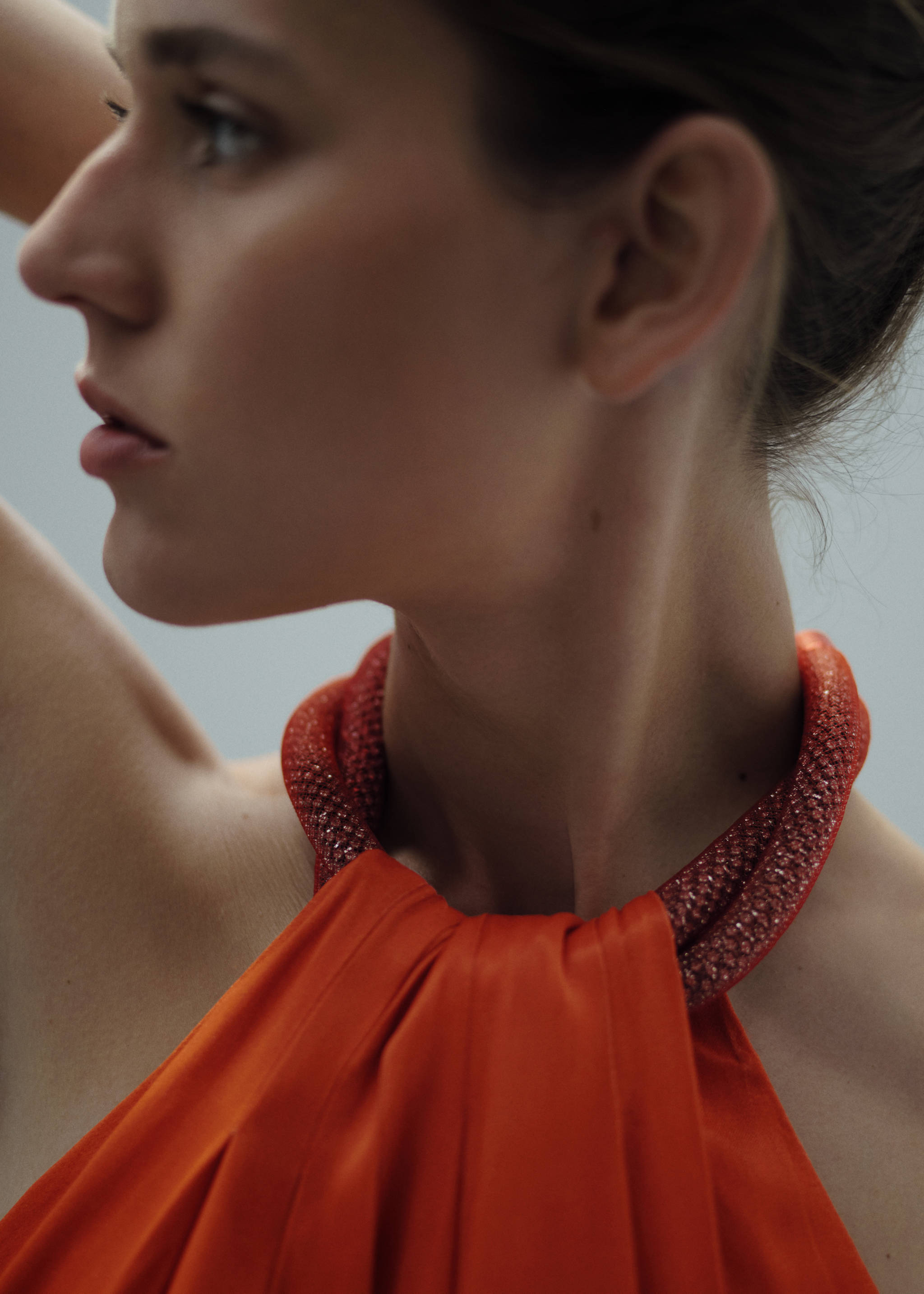 Robe satinée col rigide strass - Détail de l'article 1