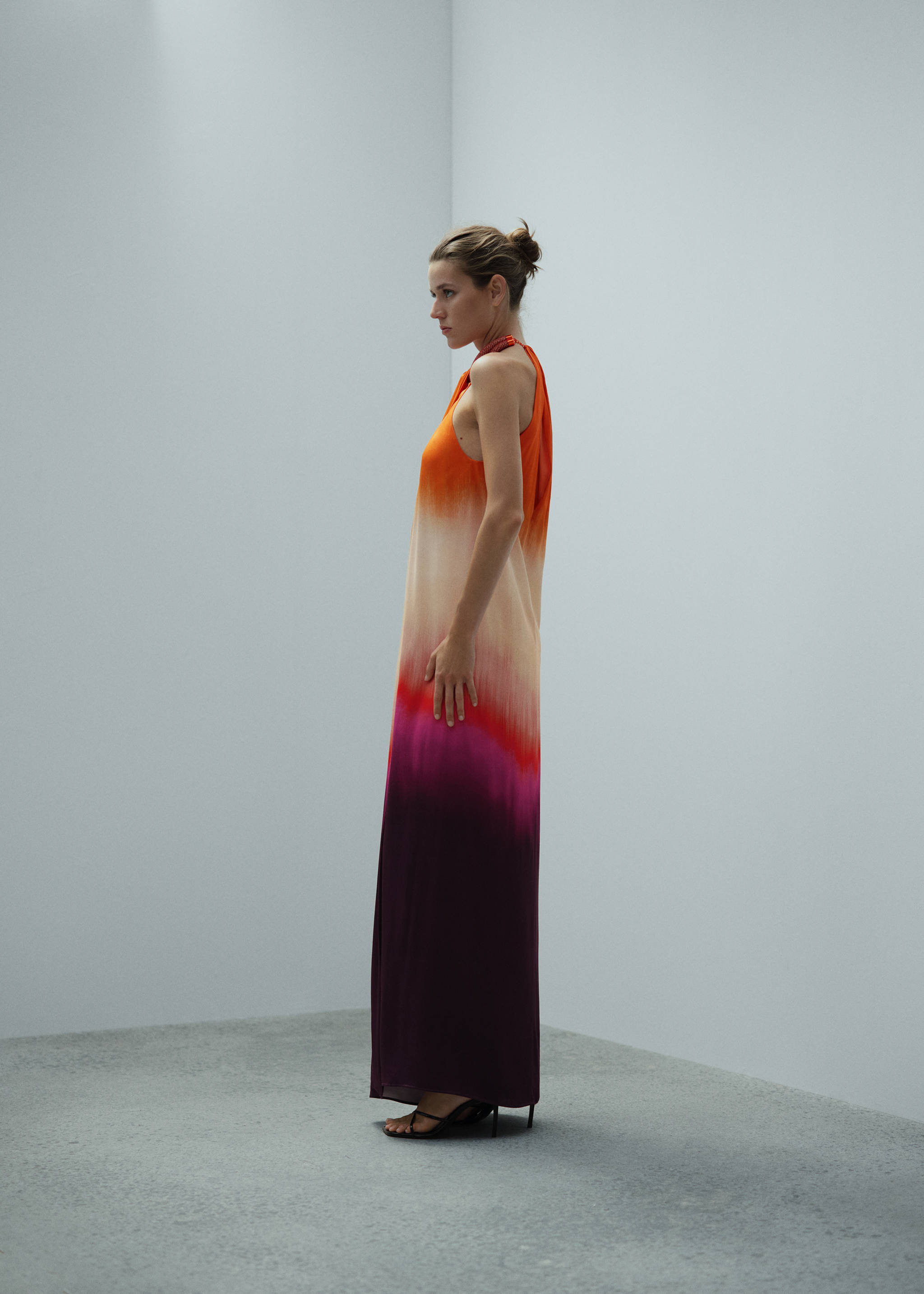 Robe satinée col rigide strass - Détail de l'article 2