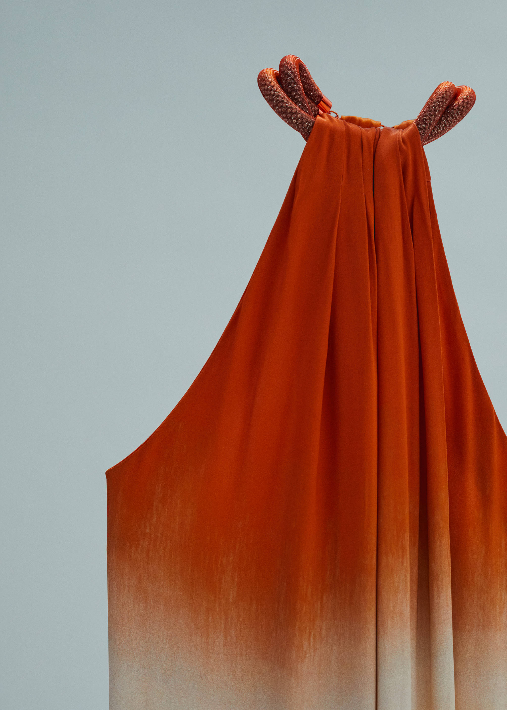 Robe satinée col rigide strass - Détail de l'article 8