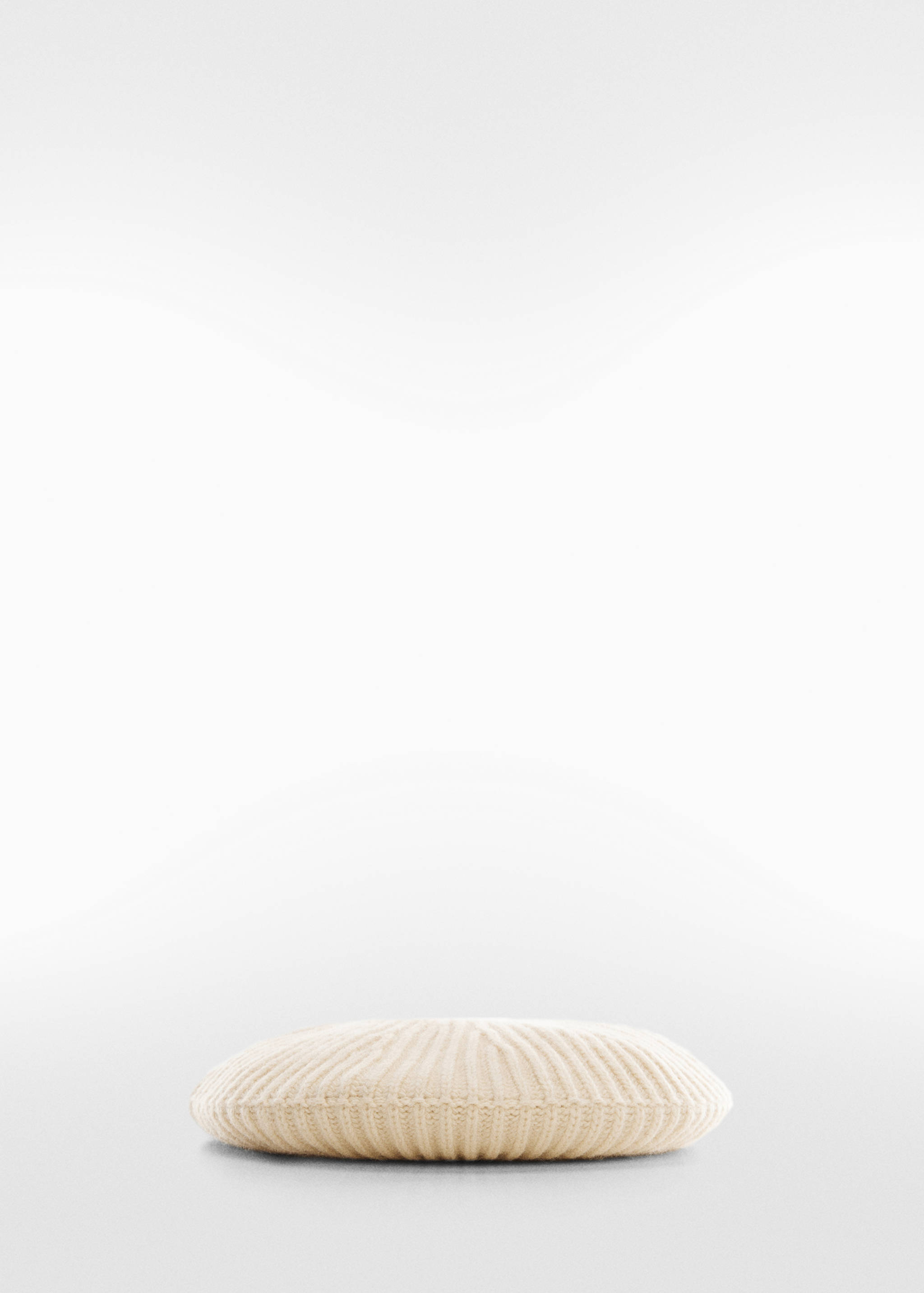 Knitted beret hat - Article without model