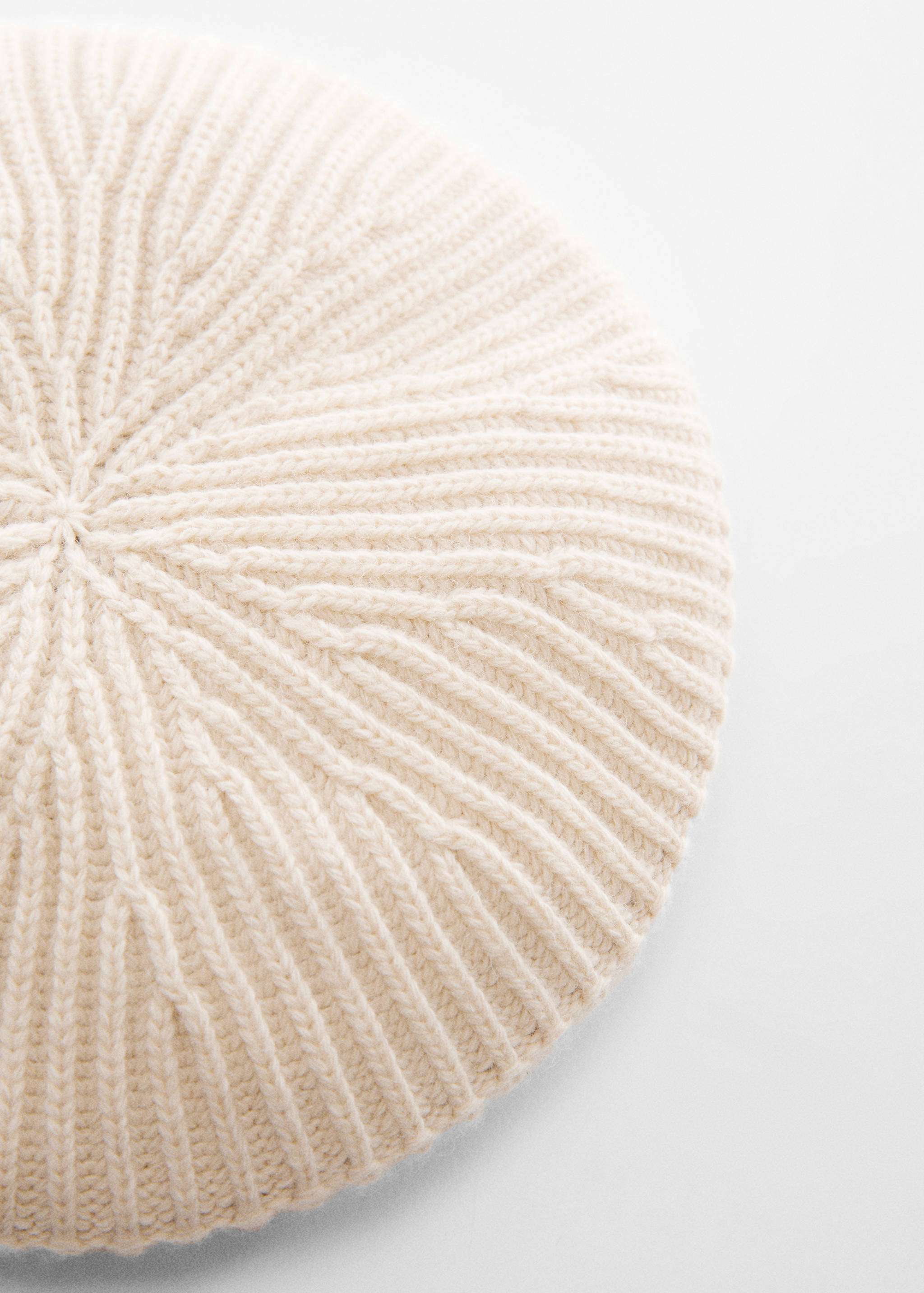 Knitted beret hat - Medium plane