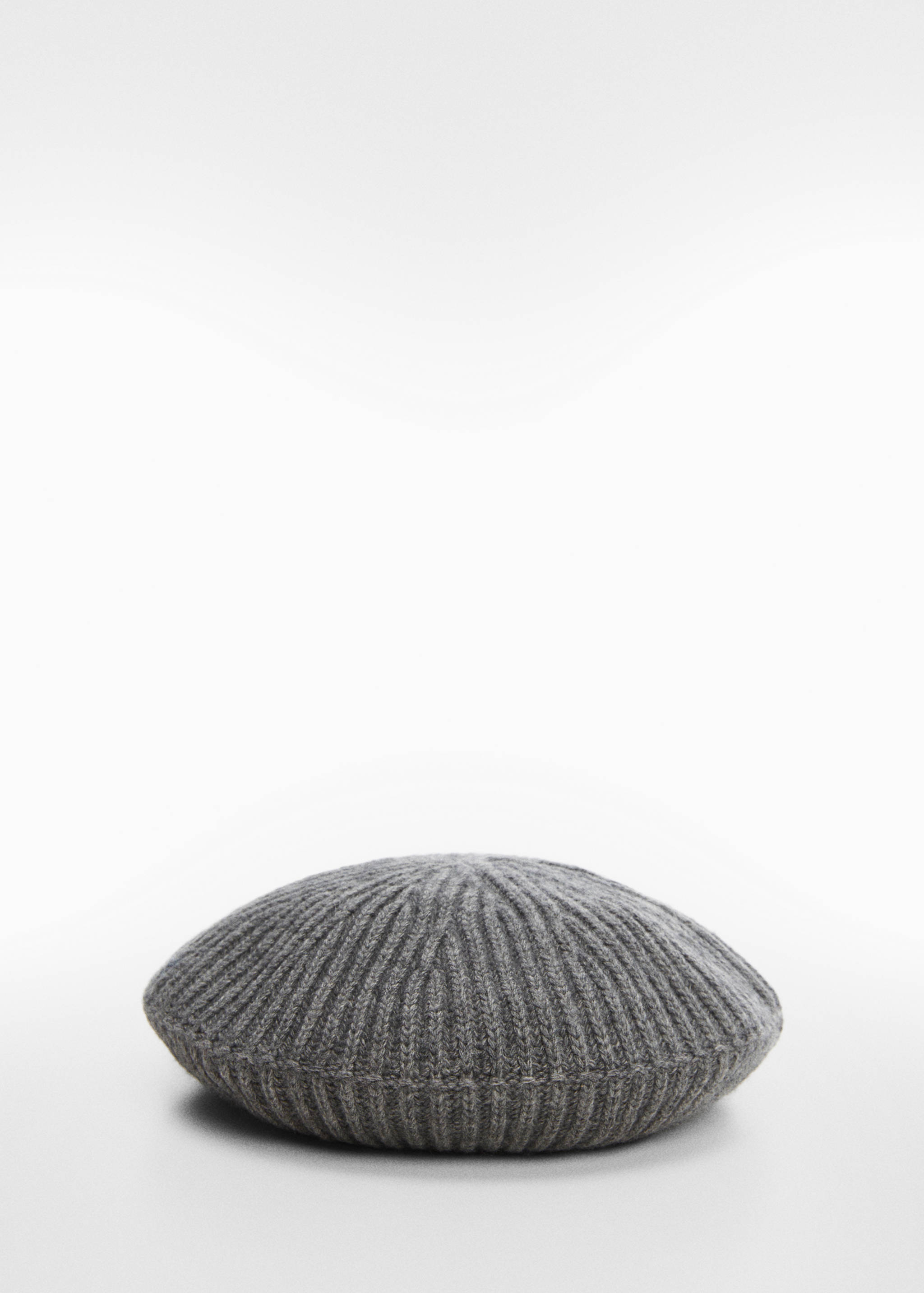 Knitted beret hat - Article without model