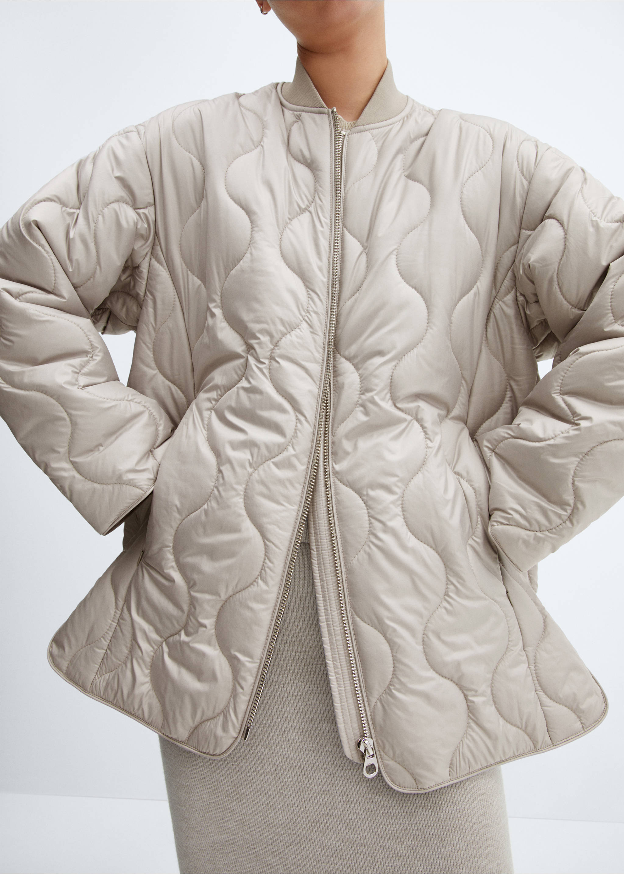 Anorak matelassé imperméable oversize - Détail de l'article 3, Gris. Ref: 57055948-00.