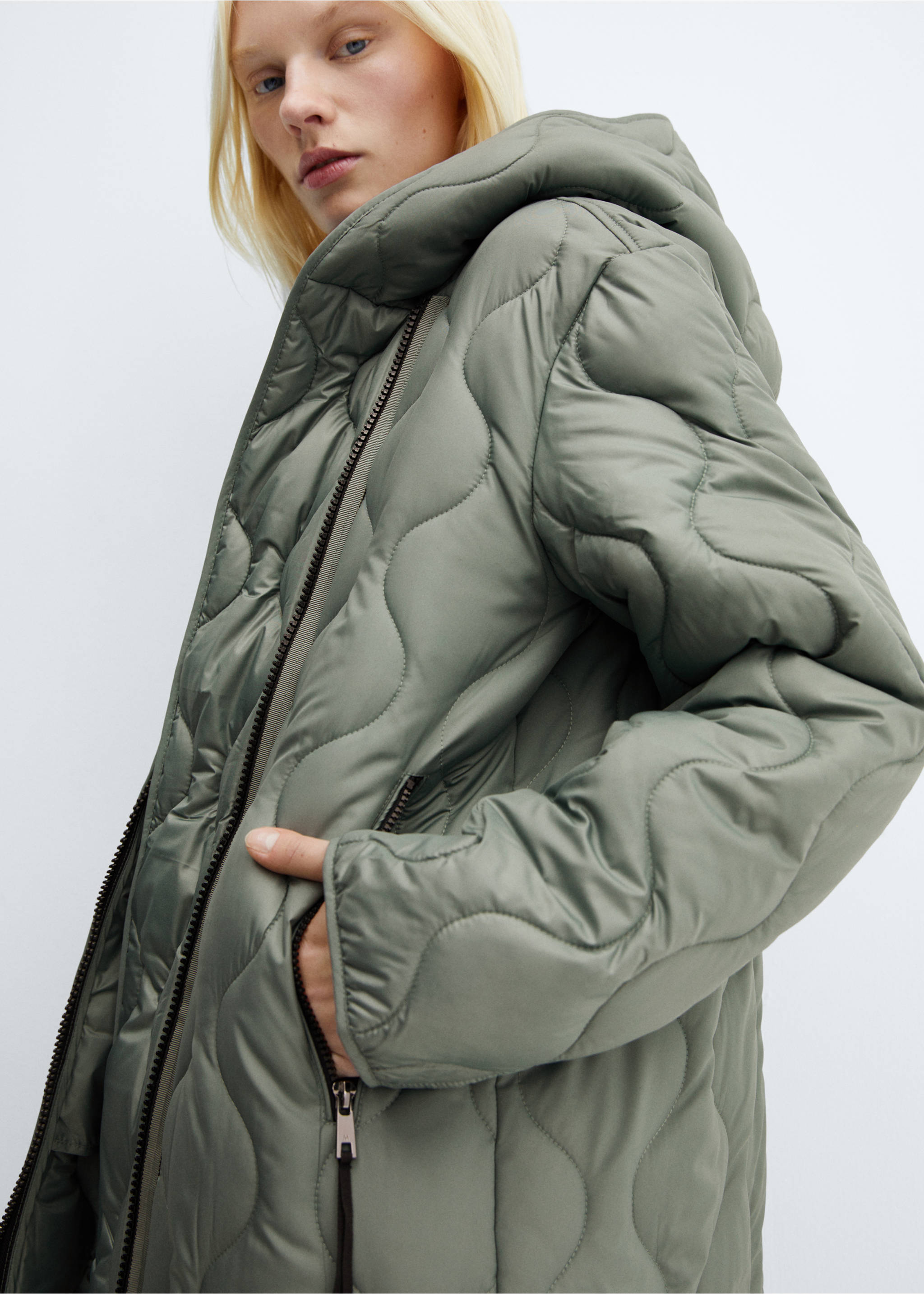 Hood puffer coat - Details of the article 3, Blue. Ref: 57055949-00.