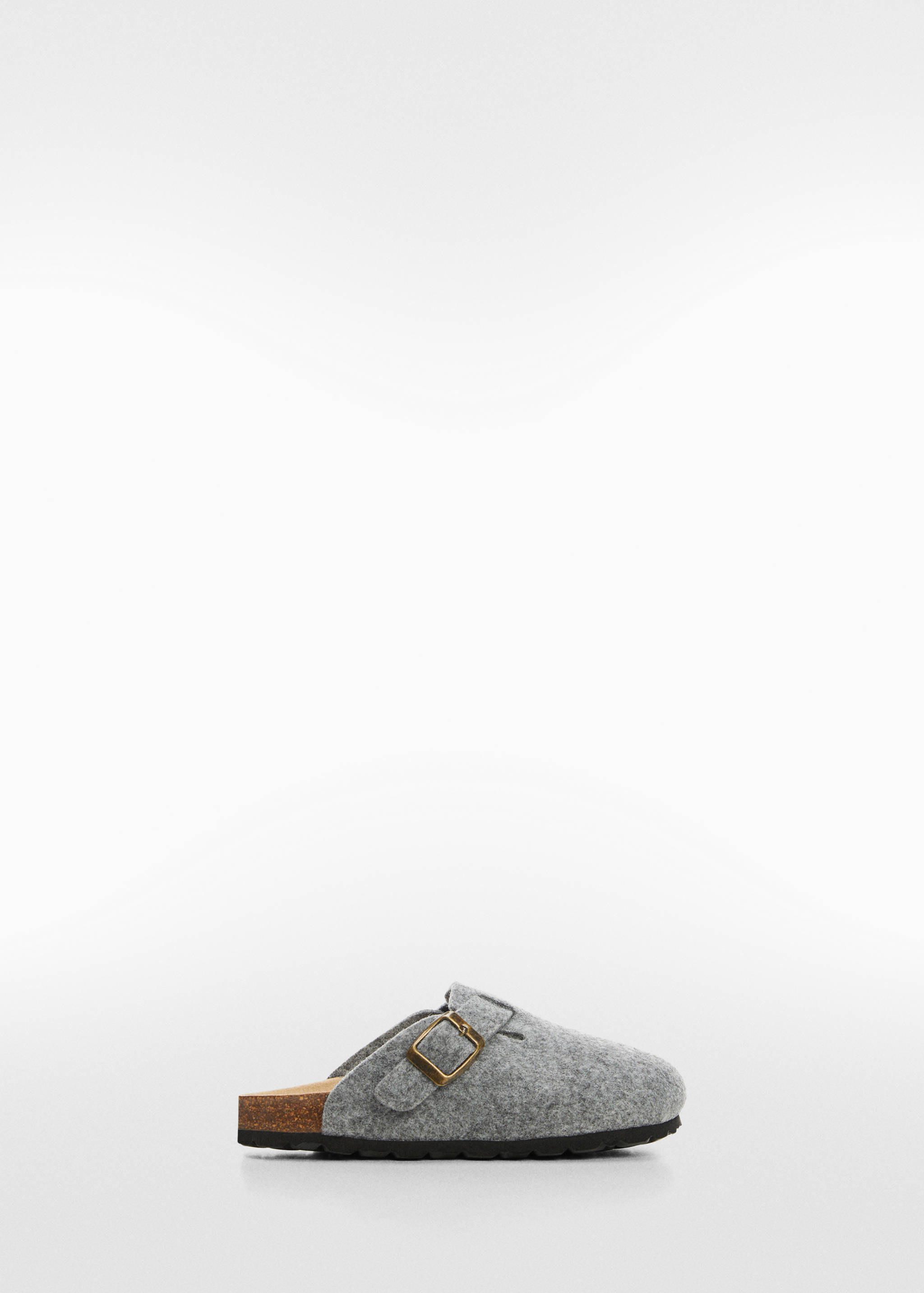 قباقيب بمشبك للإغلاق - منتج دون نموذج