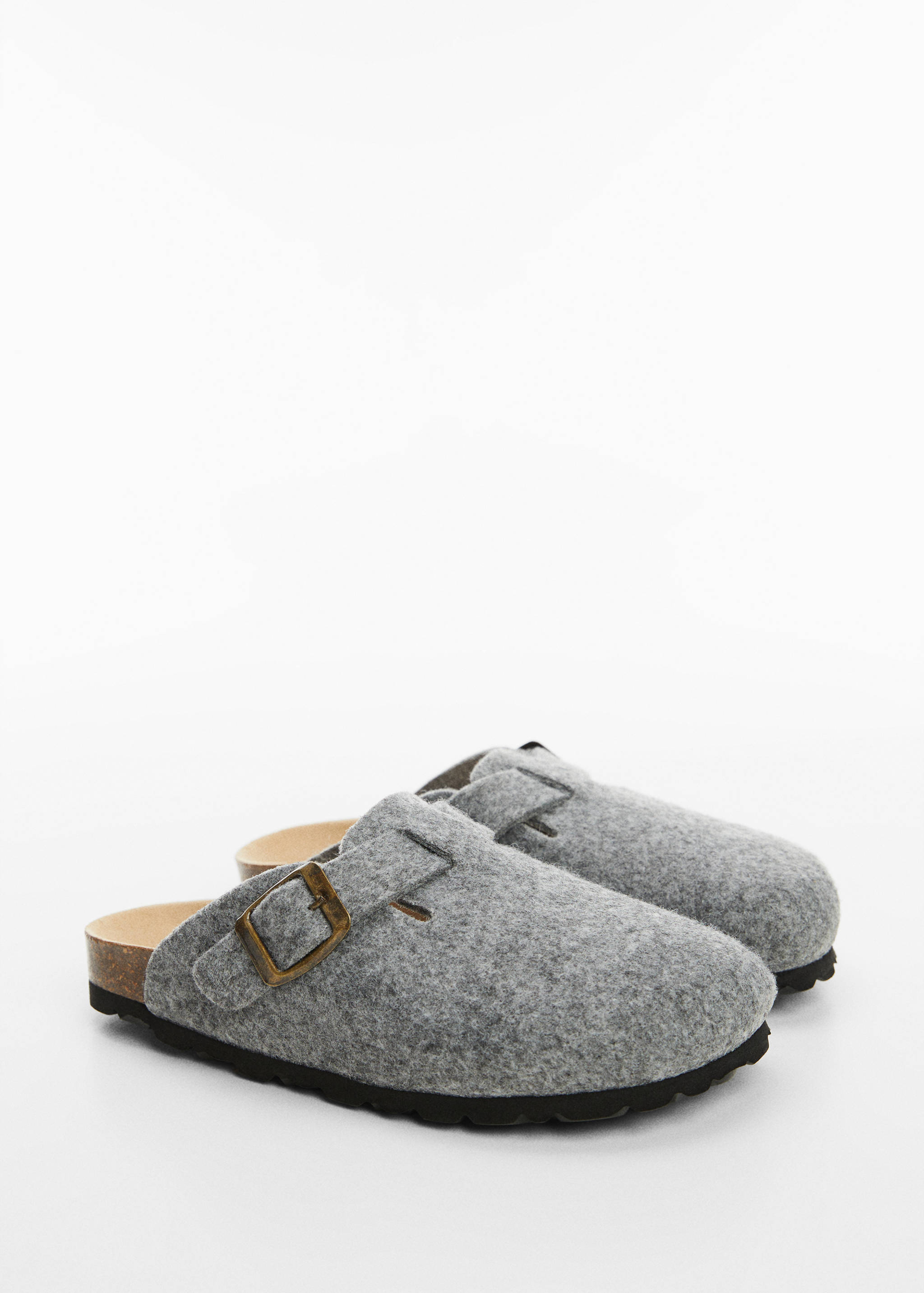 قباقيب بمشبك للإغلاق - رؤية وسط