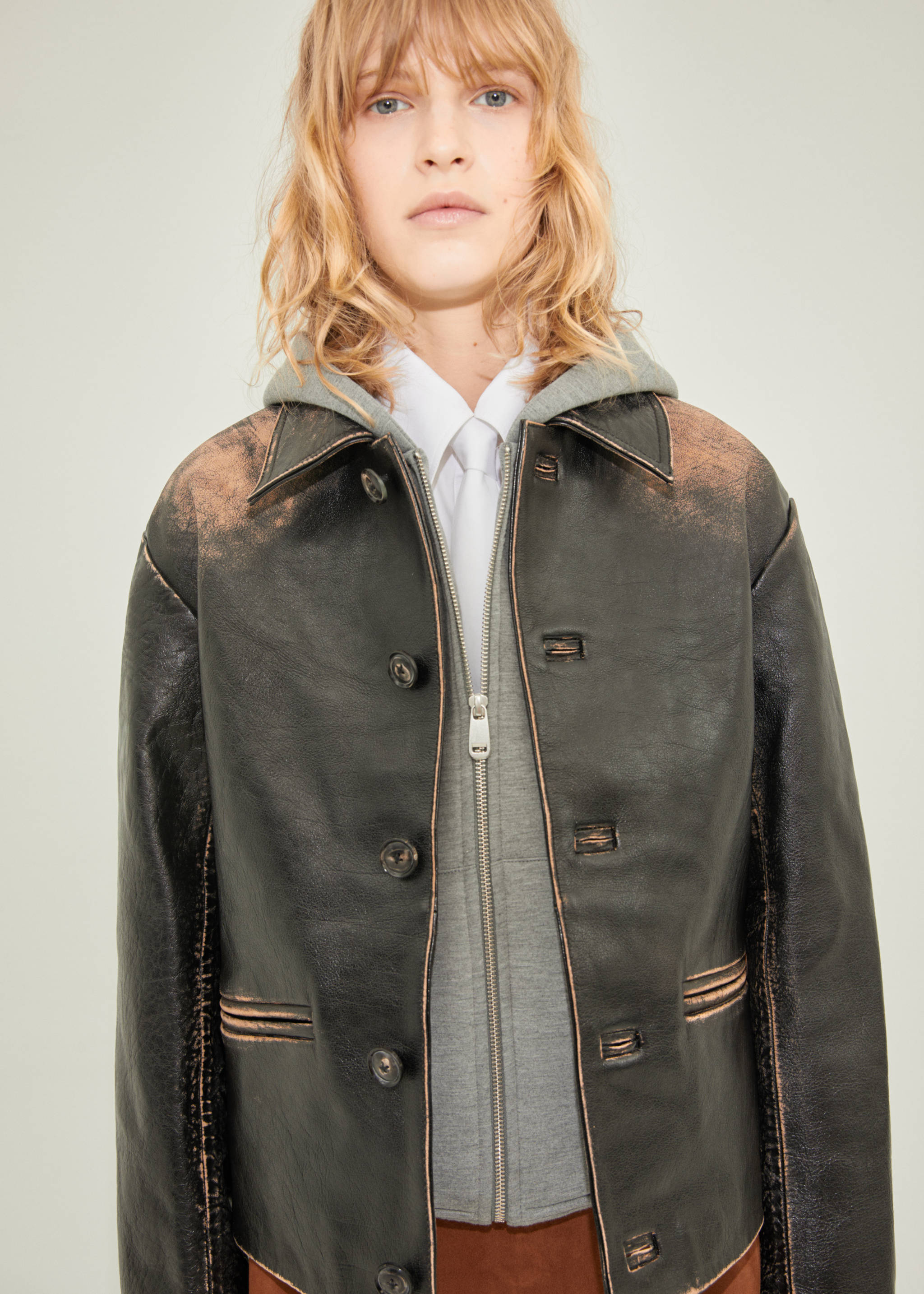 Leather jacket with worn effect - Medium plane, Black. Ref: 57056022-00.