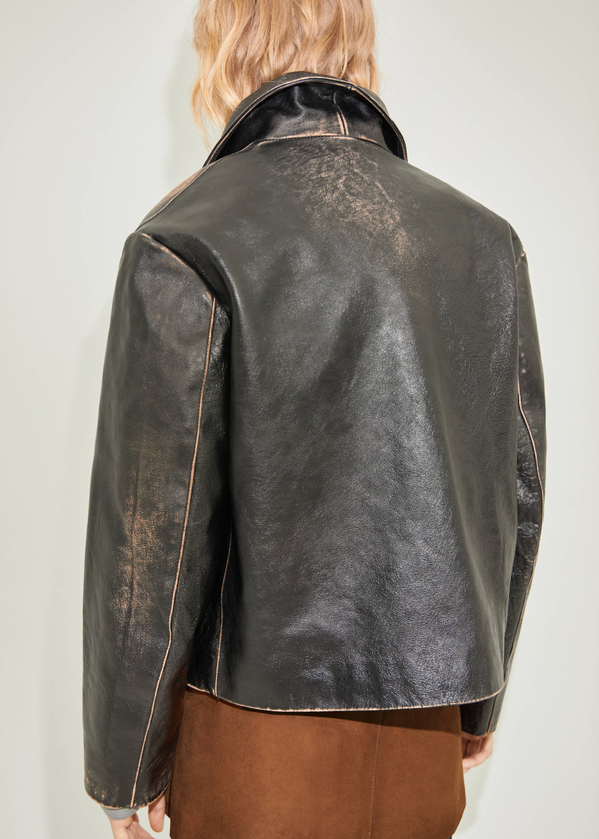 Leather jacket with worn effect - Reverse of the article, Black. Ref: 57056022-00.