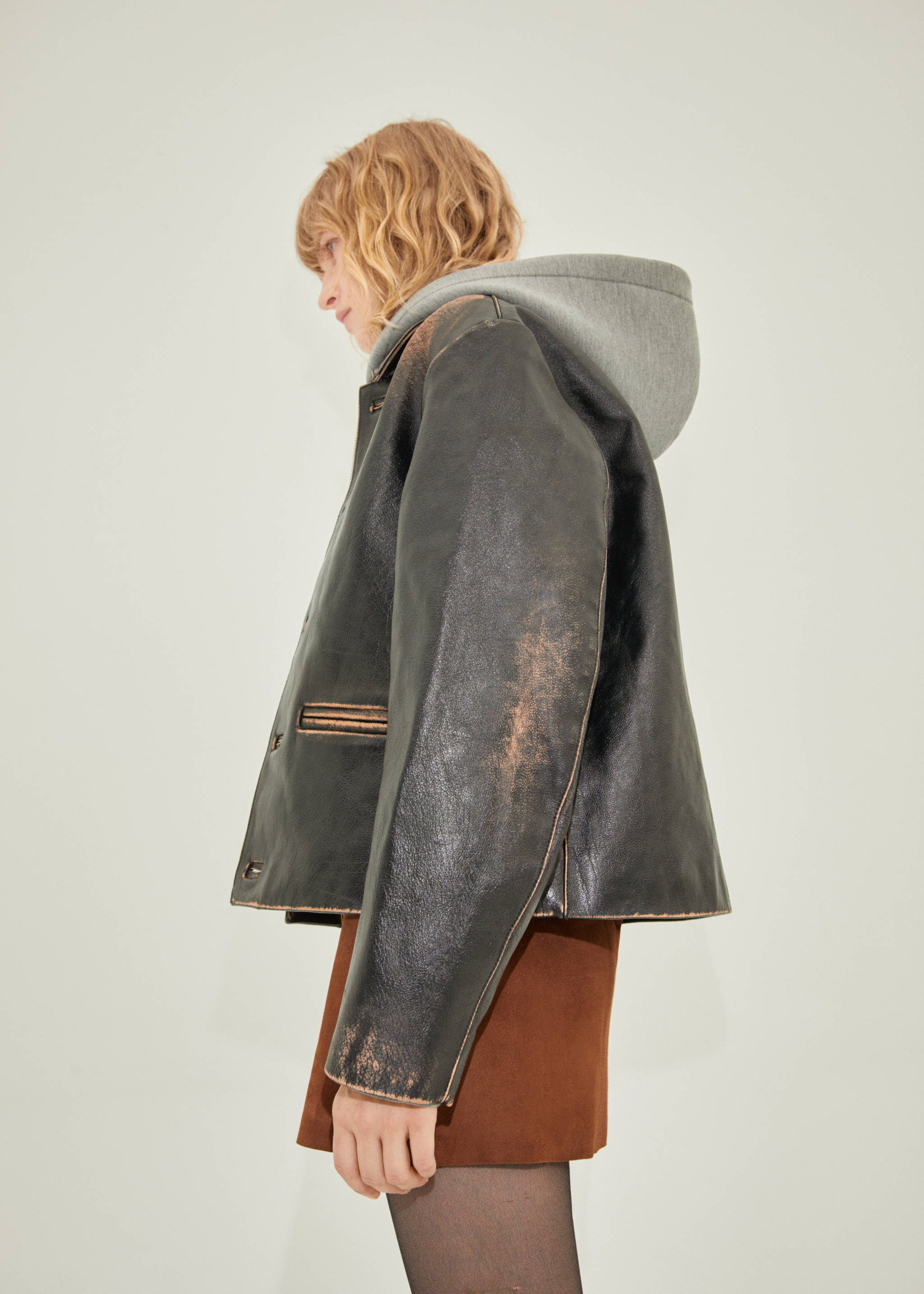 Leather jacket with worn effect - Details of the article 2, Black. Ref: 57056022-00.