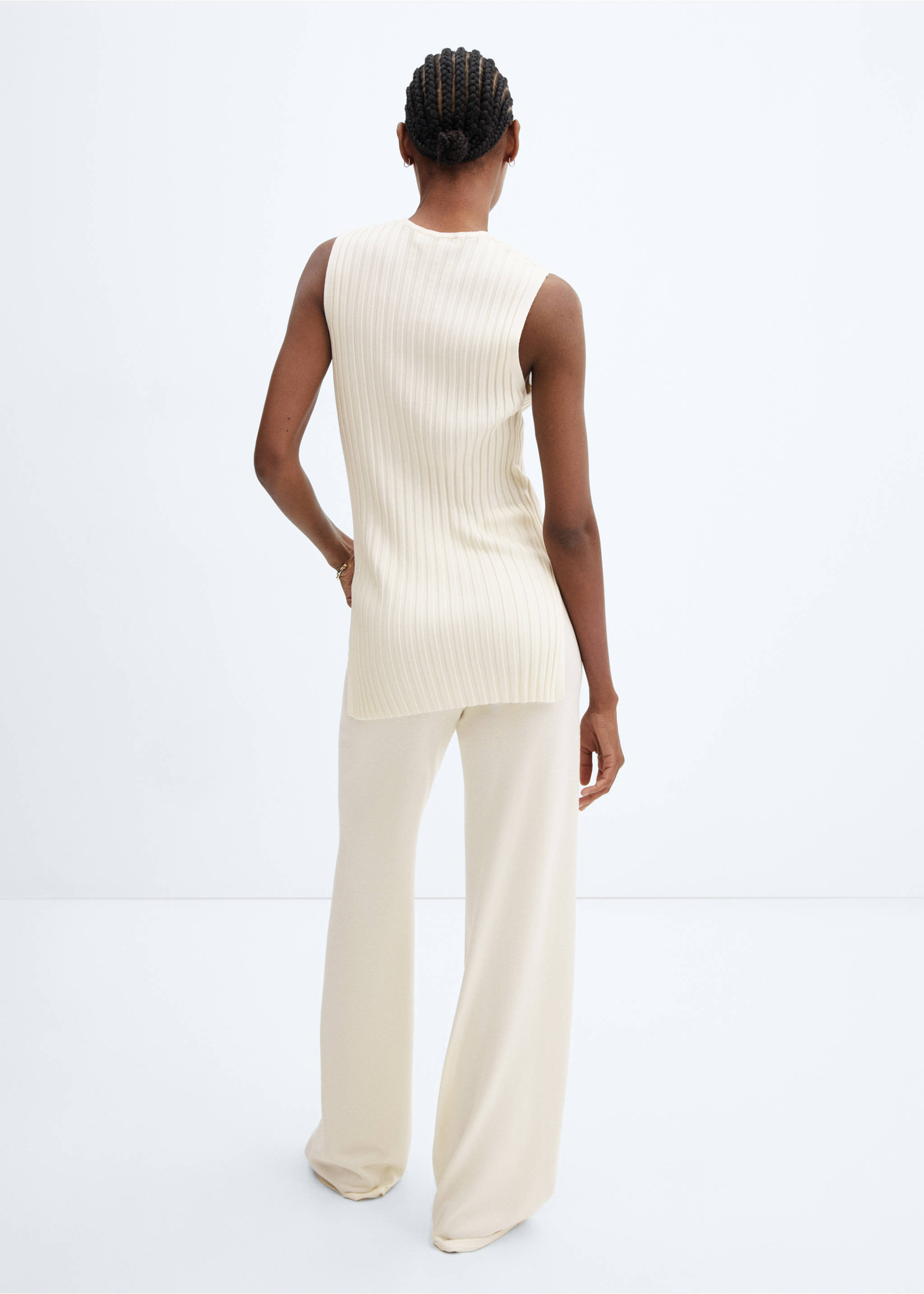 Straight knitted pants - Reverse of the article, Ecru. Ref: 57057720-00.