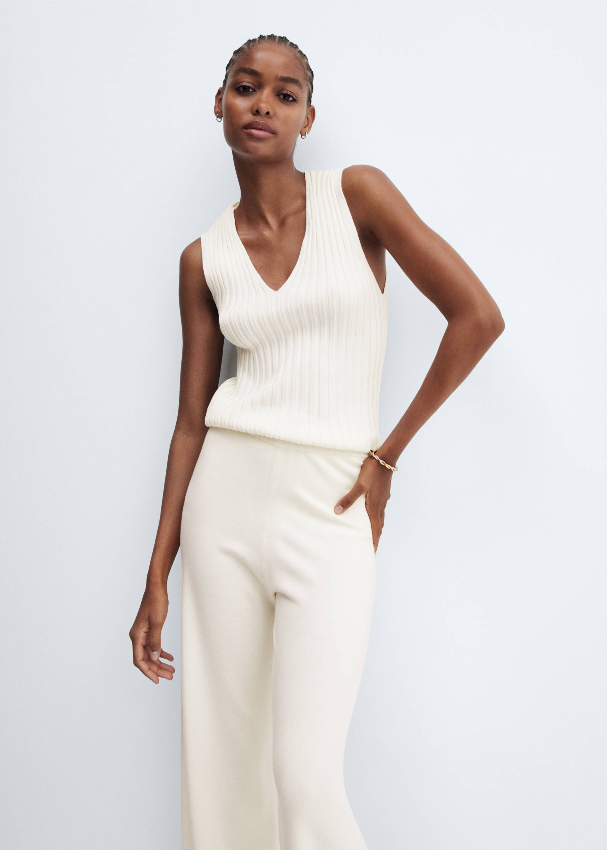 Straight knitted pants - Details of the article 1, Ecru. Ref: 57057720-00.
